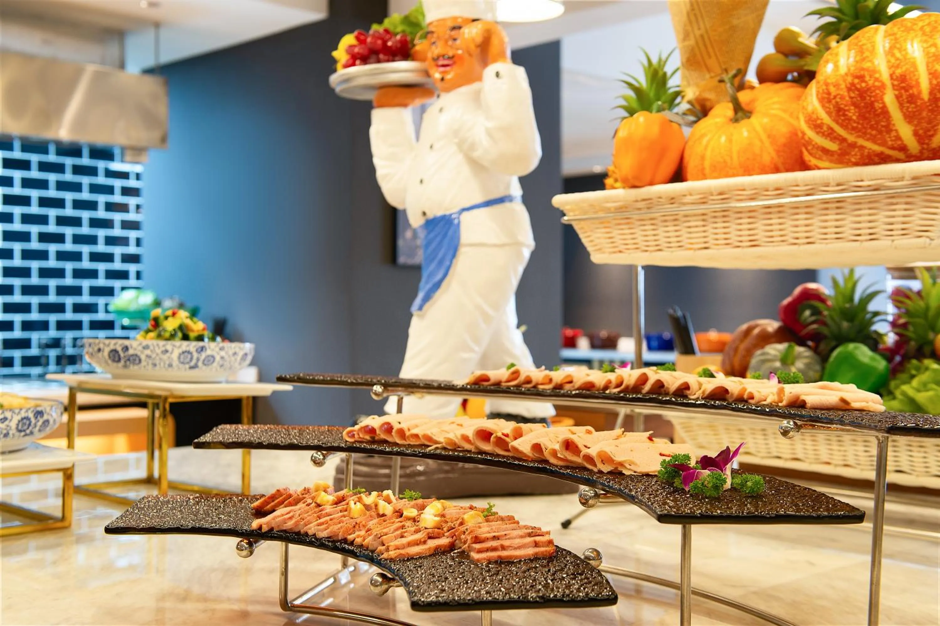 Restaurant/places to eat in Langham Honor International Hotel Canton Fair Complex Branch - Free Shuttle to Canton Fair Complex During Canton Fair Period & Free Mini Bar