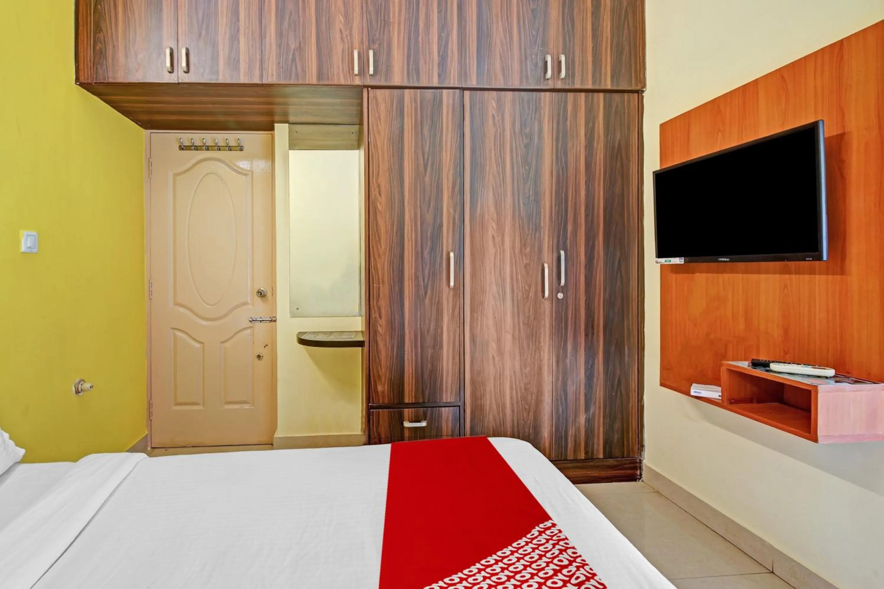 Bedroom, Bed in Hotel O Metro Inn Manyata