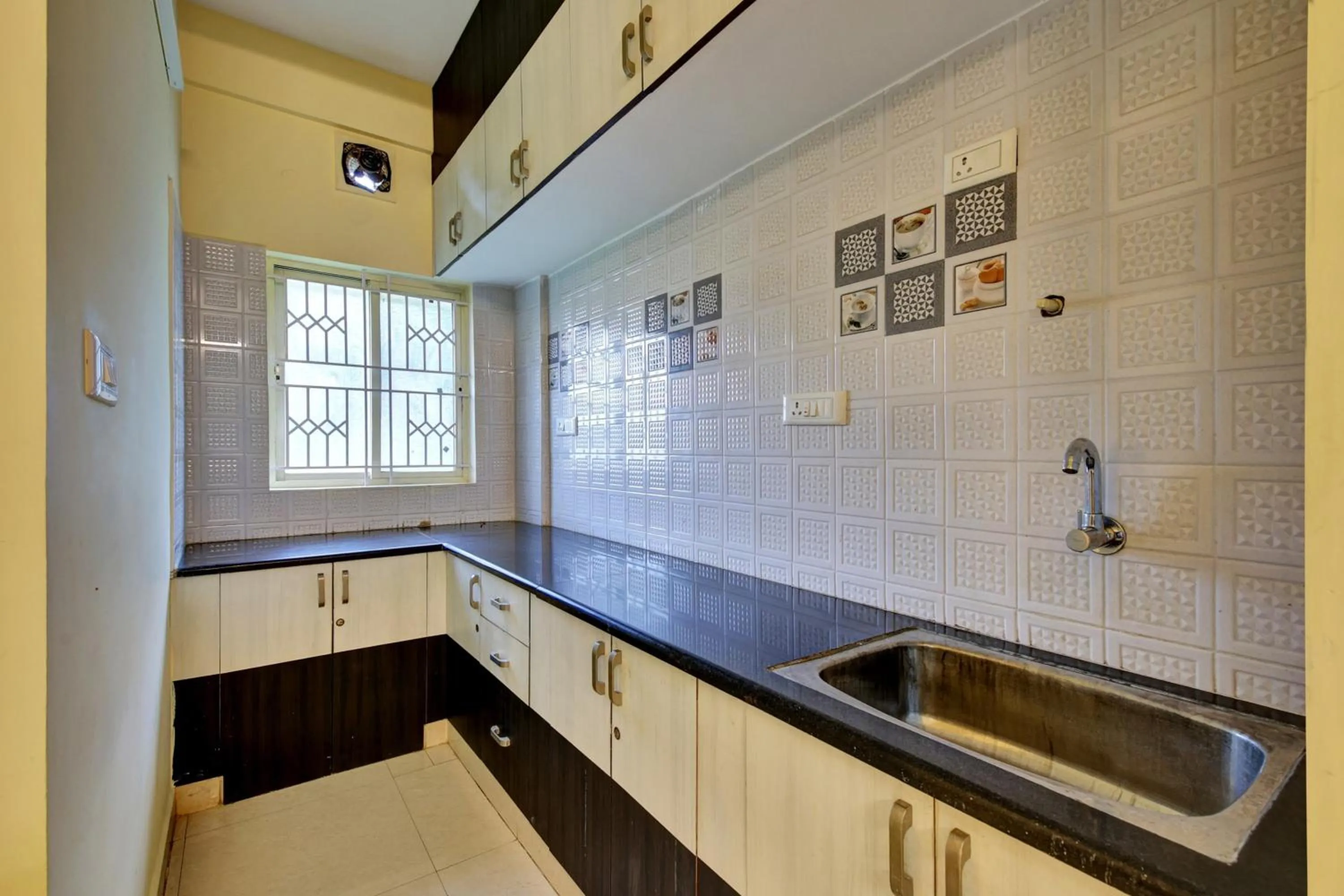 Dining area in Hotel O Metro Inn Manyata