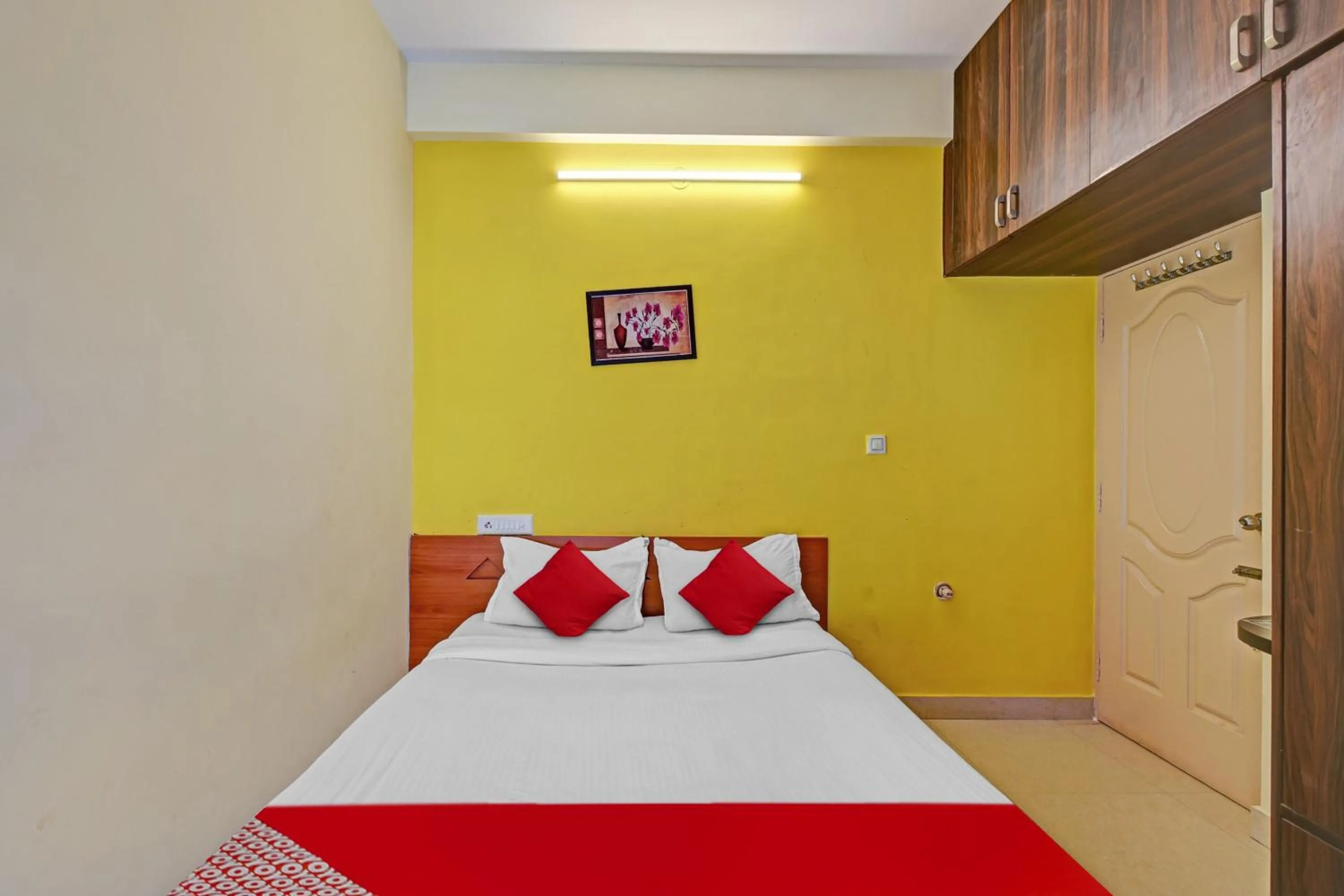 Bedroom, Bed in Hotel O Metro Inn Manyata