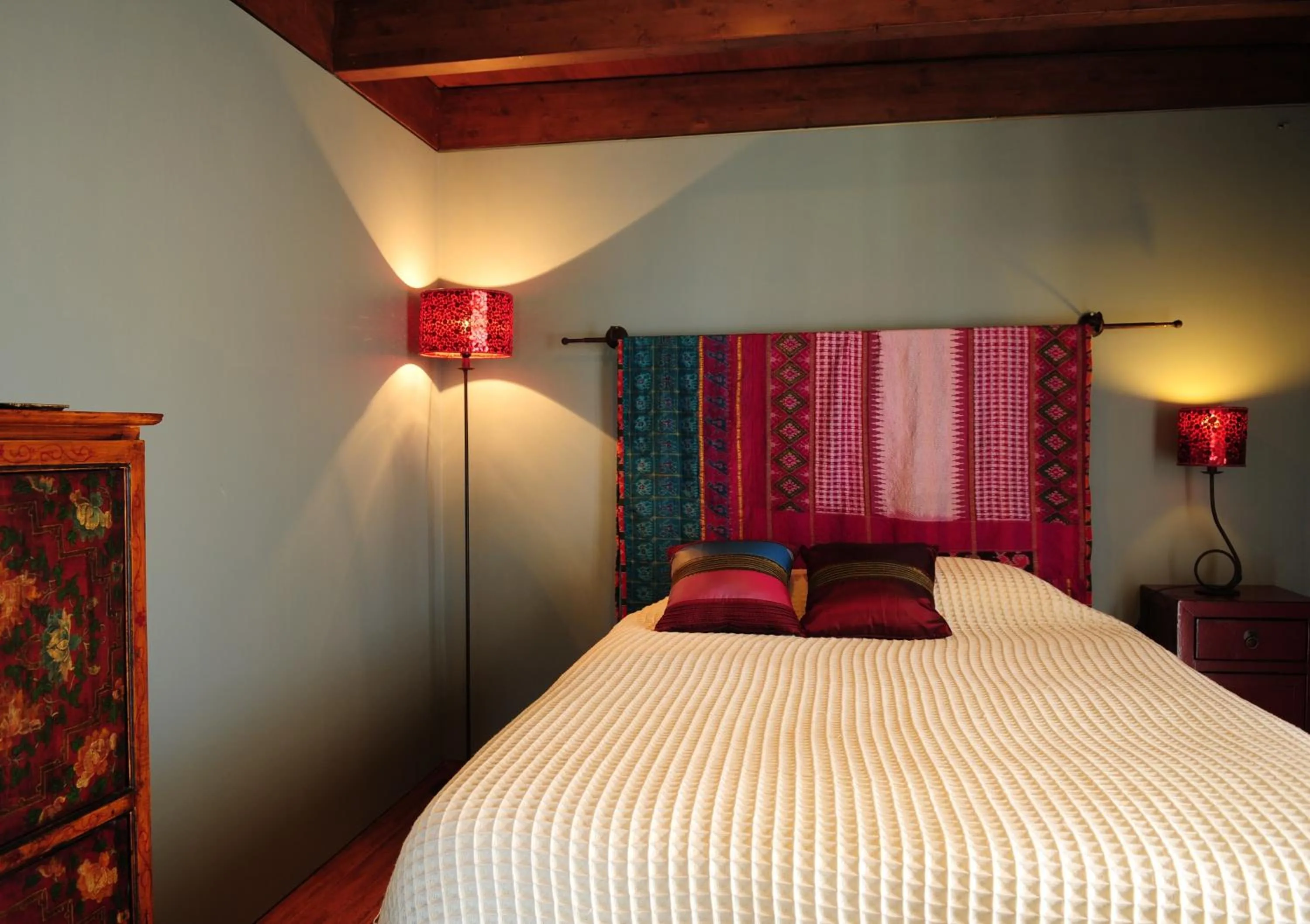 Bedroom, Bed in Cocoon Eco Design Lodges