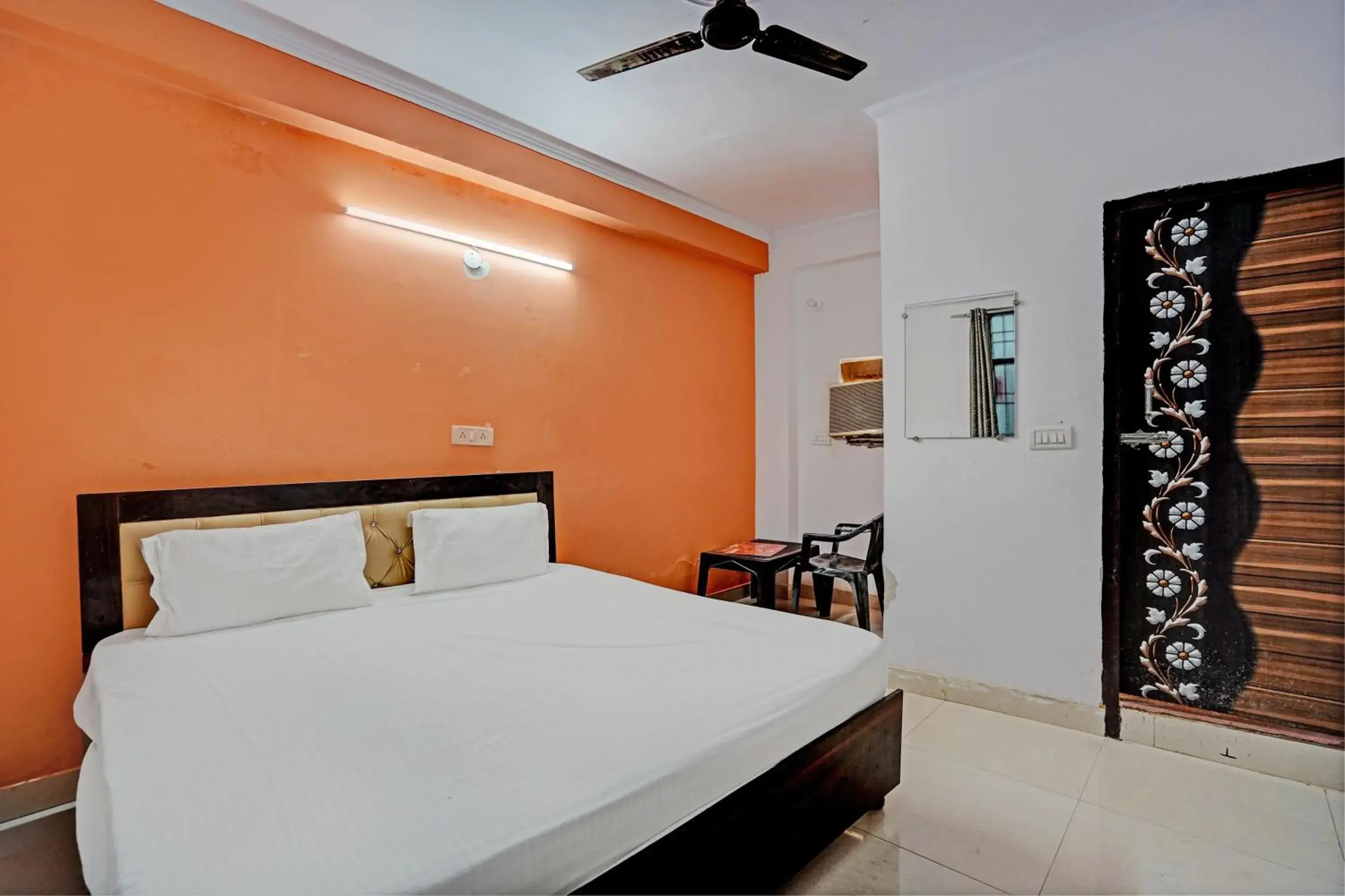 Bedroom in Hotel O Krishna Residency Bedroom in Hotel O Krishna Residency