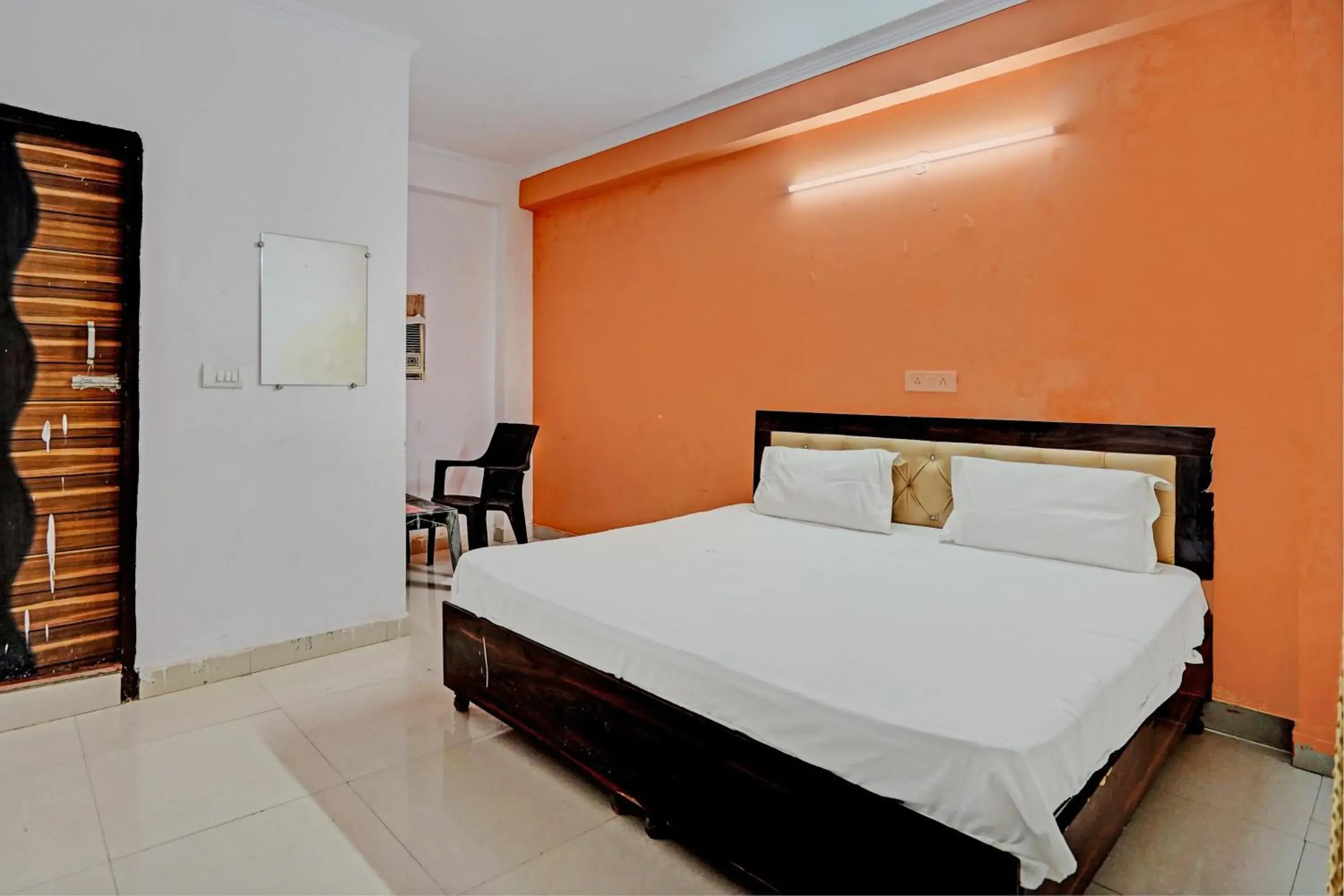Bedroom in Hotel O Krishna Residency Bedroom in Hotel O Krishna Residency