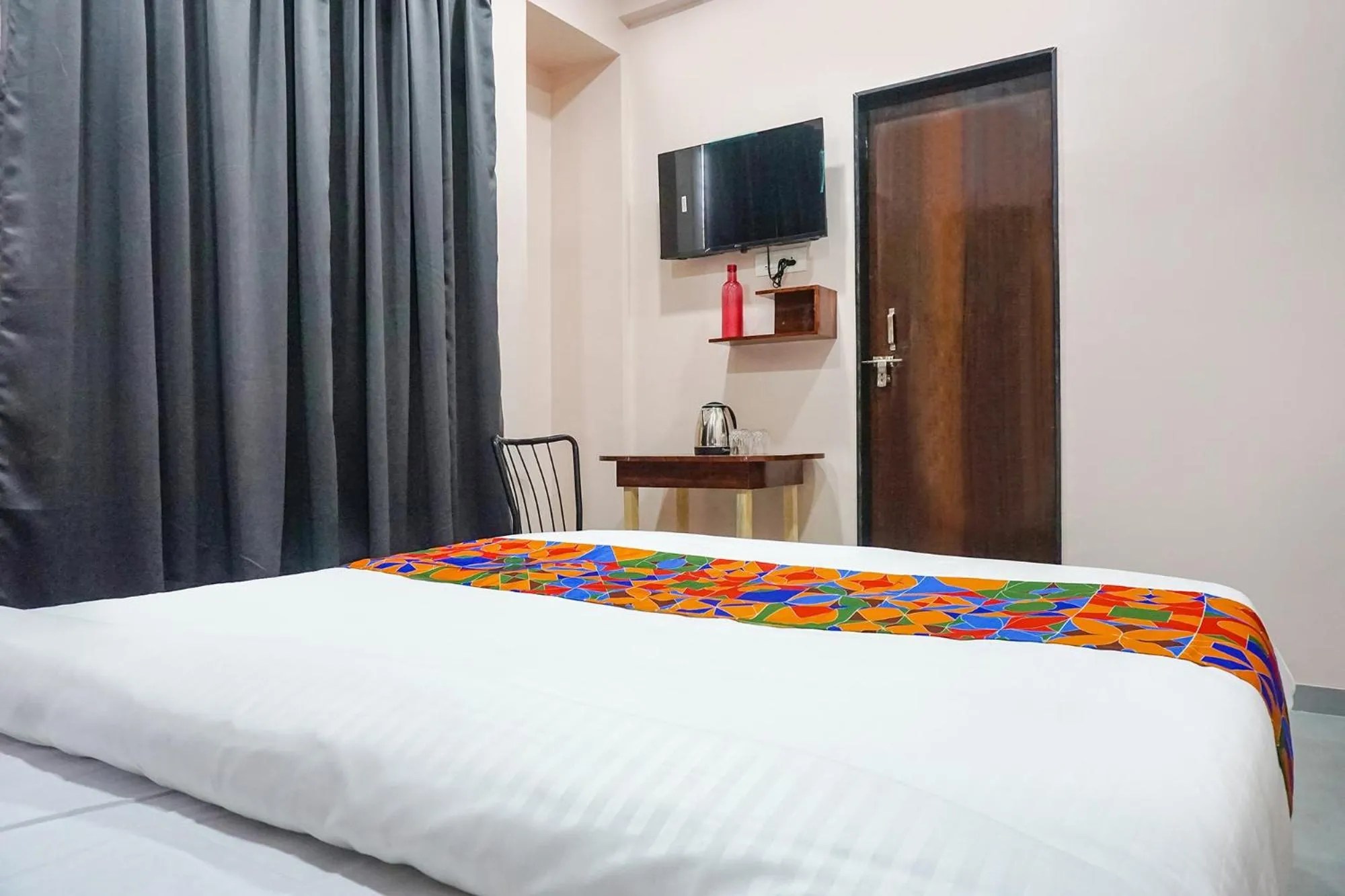 Bed in Via Skyline I - Nr Baner Hill