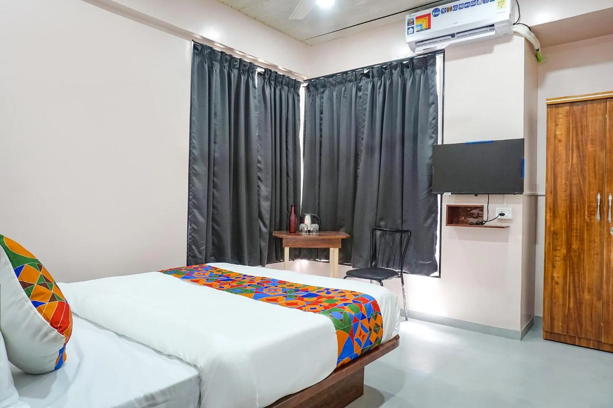 Bed in Via Skyline I - Nr Baner Hill