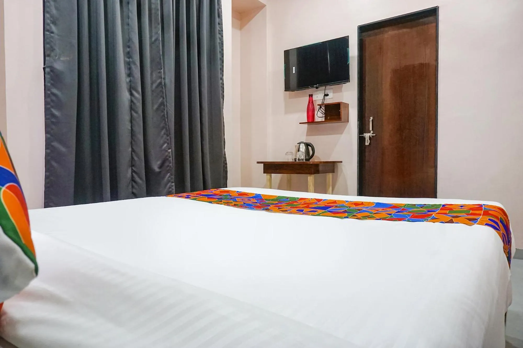 Bed in Via Skyline I - Nr Baner Hill