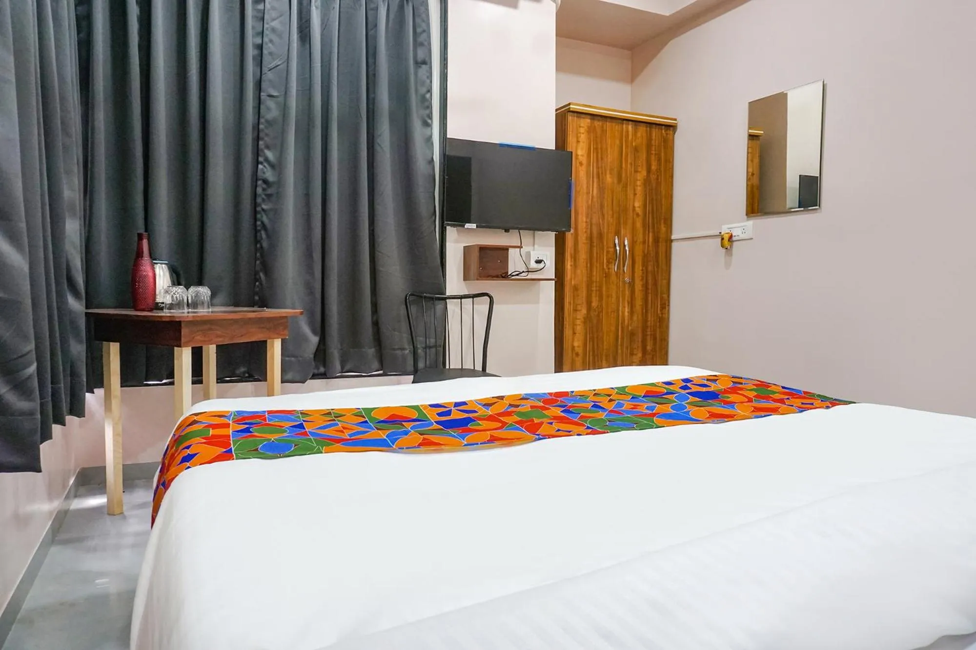 Bed in Via Skyline I - Nr Baner Hill