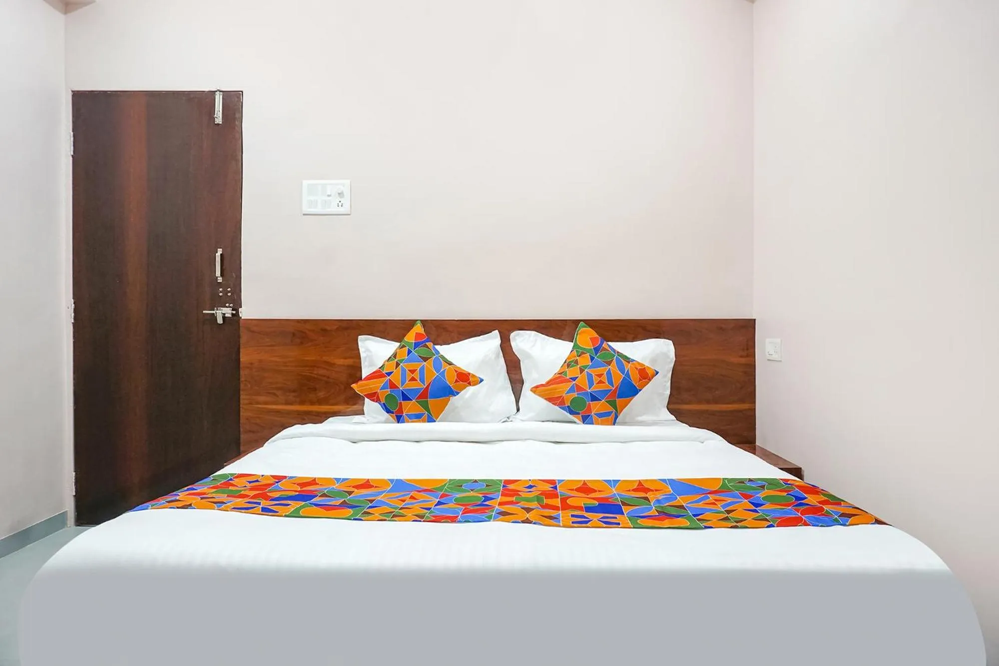 Bed in Via Skyline I - Nr Baner Hill