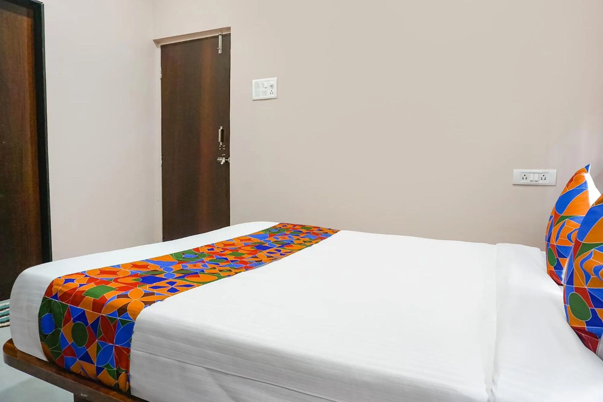 Bed in Via Skyline I - Nr Baner Hill