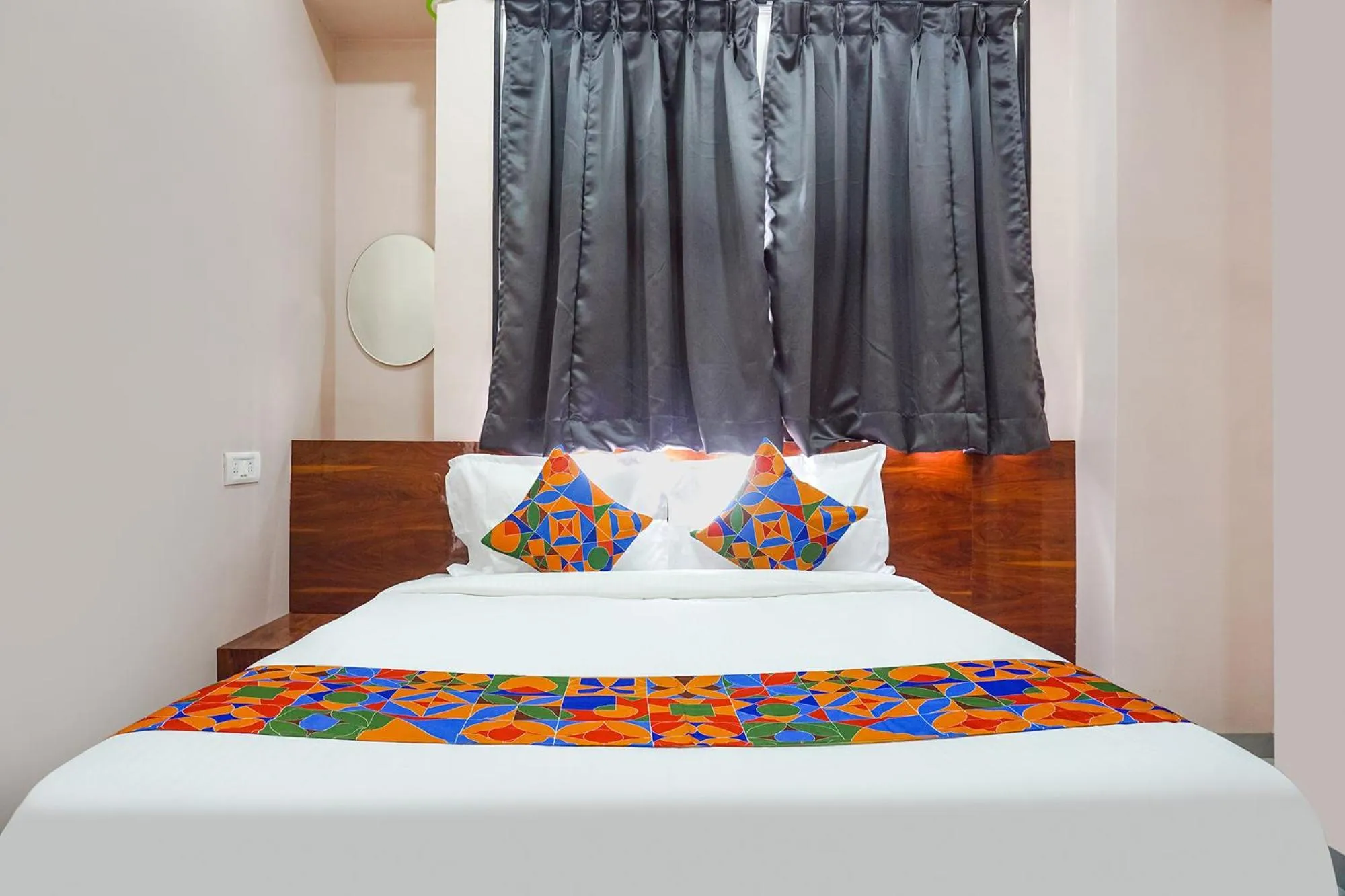 Bed in Via Skyline I - Nr Baner Hill