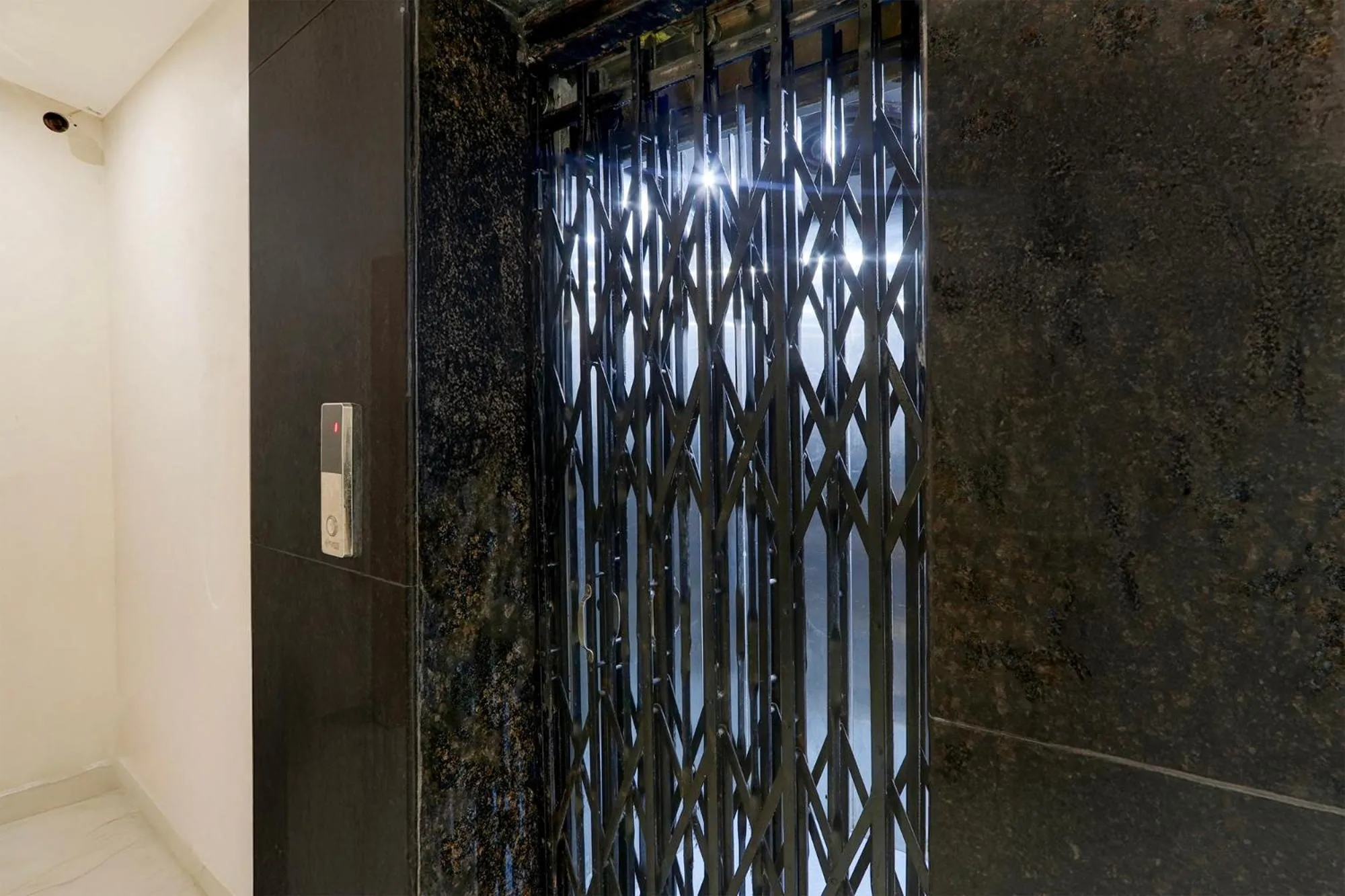 elevator in FabHotel Silver Cloud