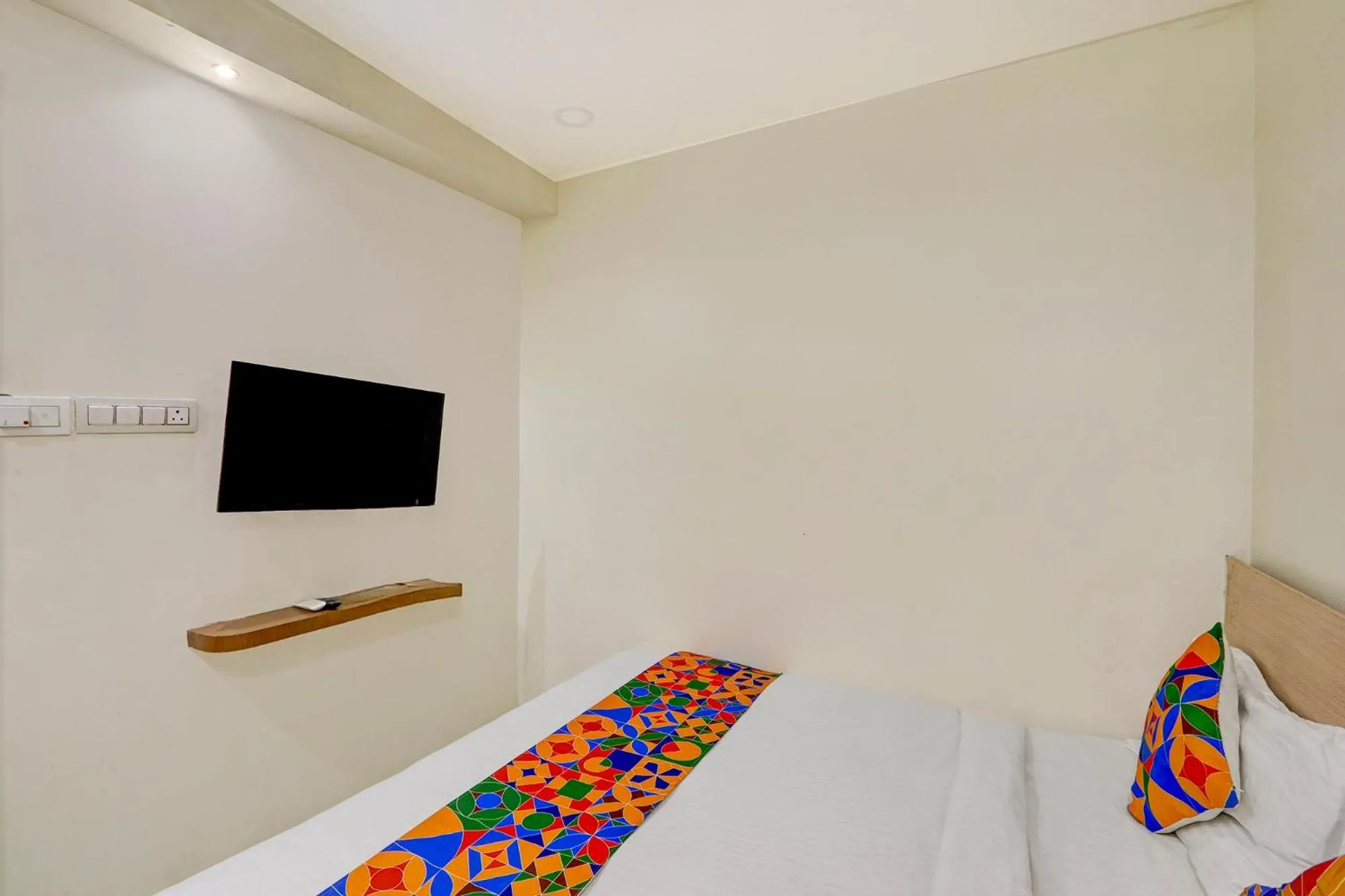 Bed in FabHotel Silver Cloud