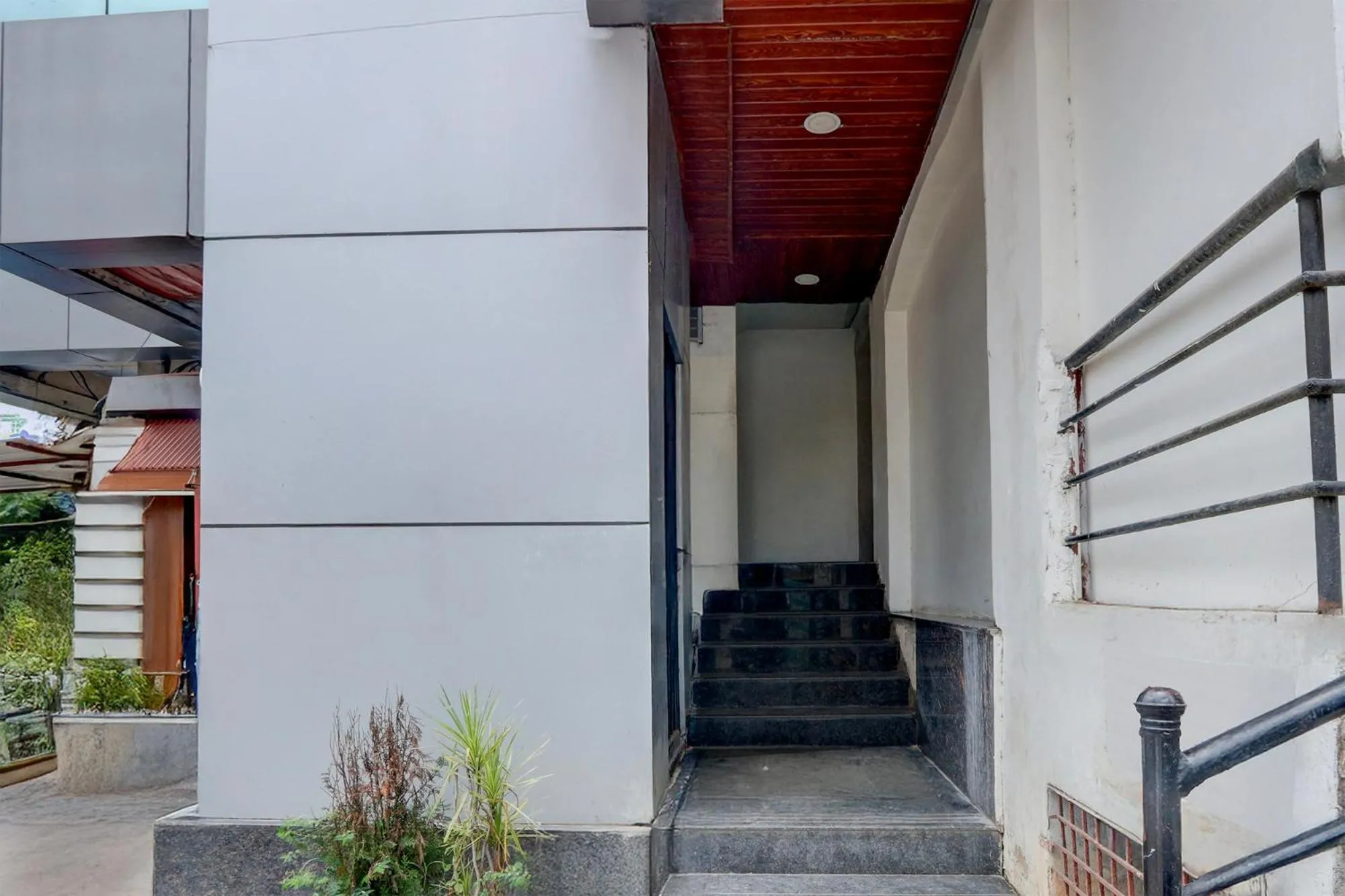Facade/entrance in FabHotel Silver Cloud