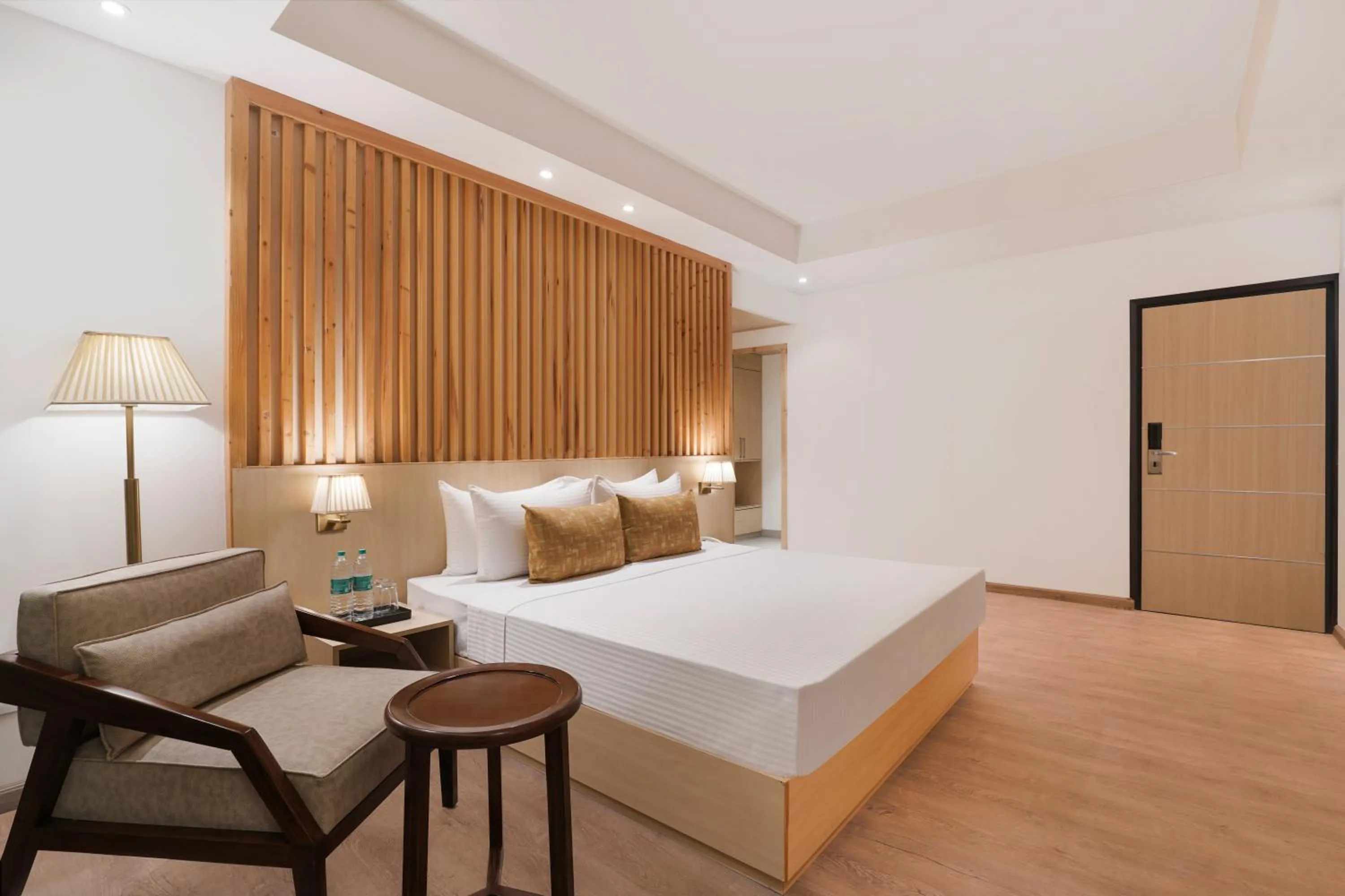 Bedroom, Bed in Lemon Tree Hotel, Haridwar