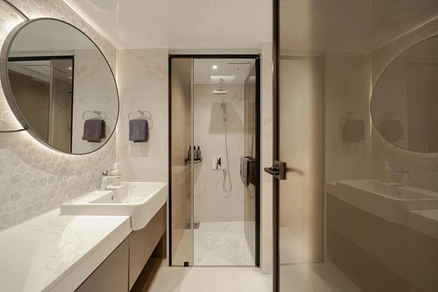 Shower in Le Collective Gangnam SAC Roium