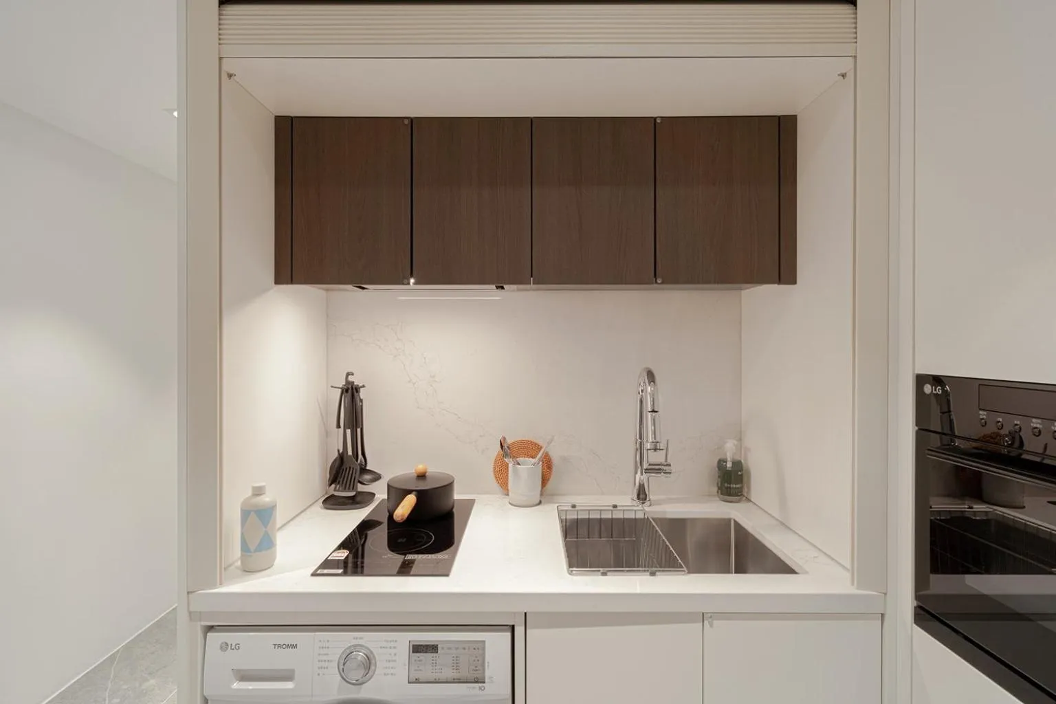 Kitchen or kitchenette in Le Collective Gangnam SAC Roium