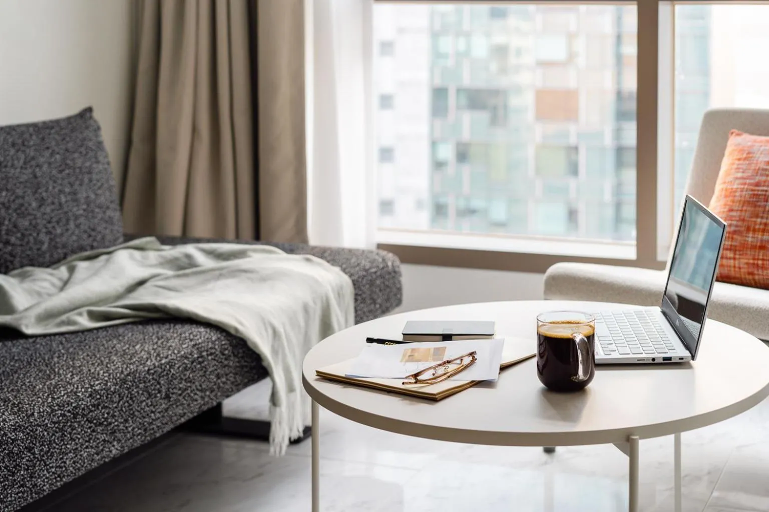 Living room, Bed in Le Collective Gangnam SAC Roium