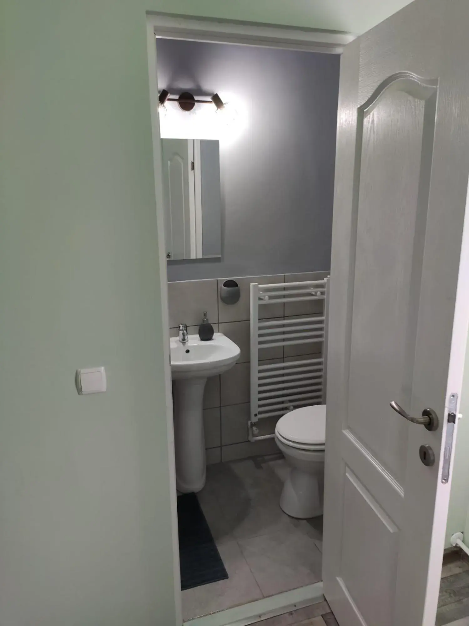 Double Room with Private Bathroom - single occupancy in Podgoria Guesthouse- Camere de închiriat Double Room with Private Bathroom - single occupancy in Podgoria Guesthouse- Camere de închiriat