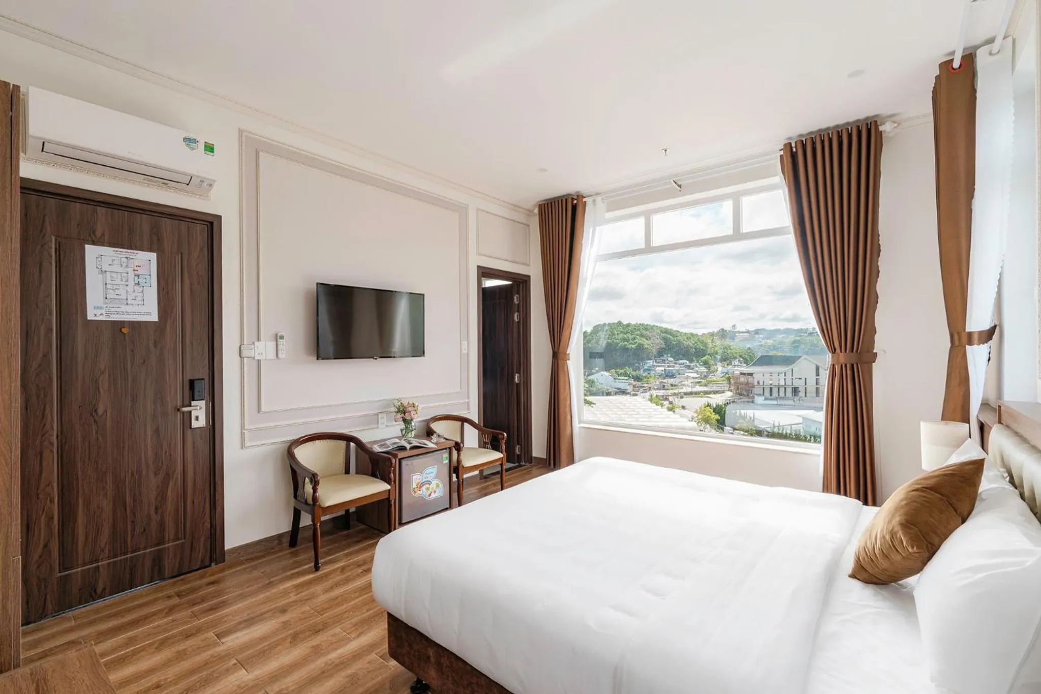 Bed in PINE VIEW Hotel Dalat