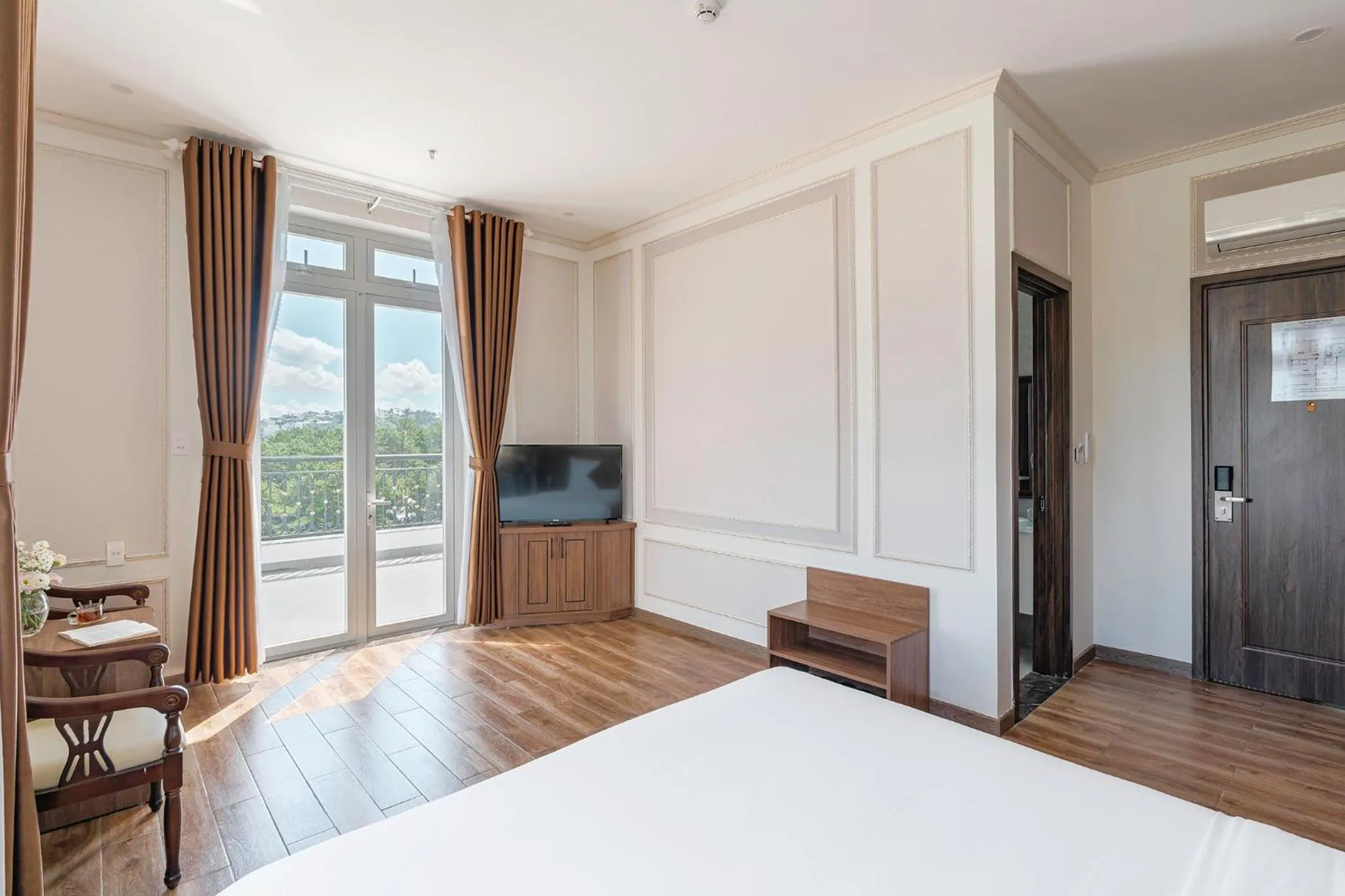 Bed in PINE VIEW Hotel Dalat