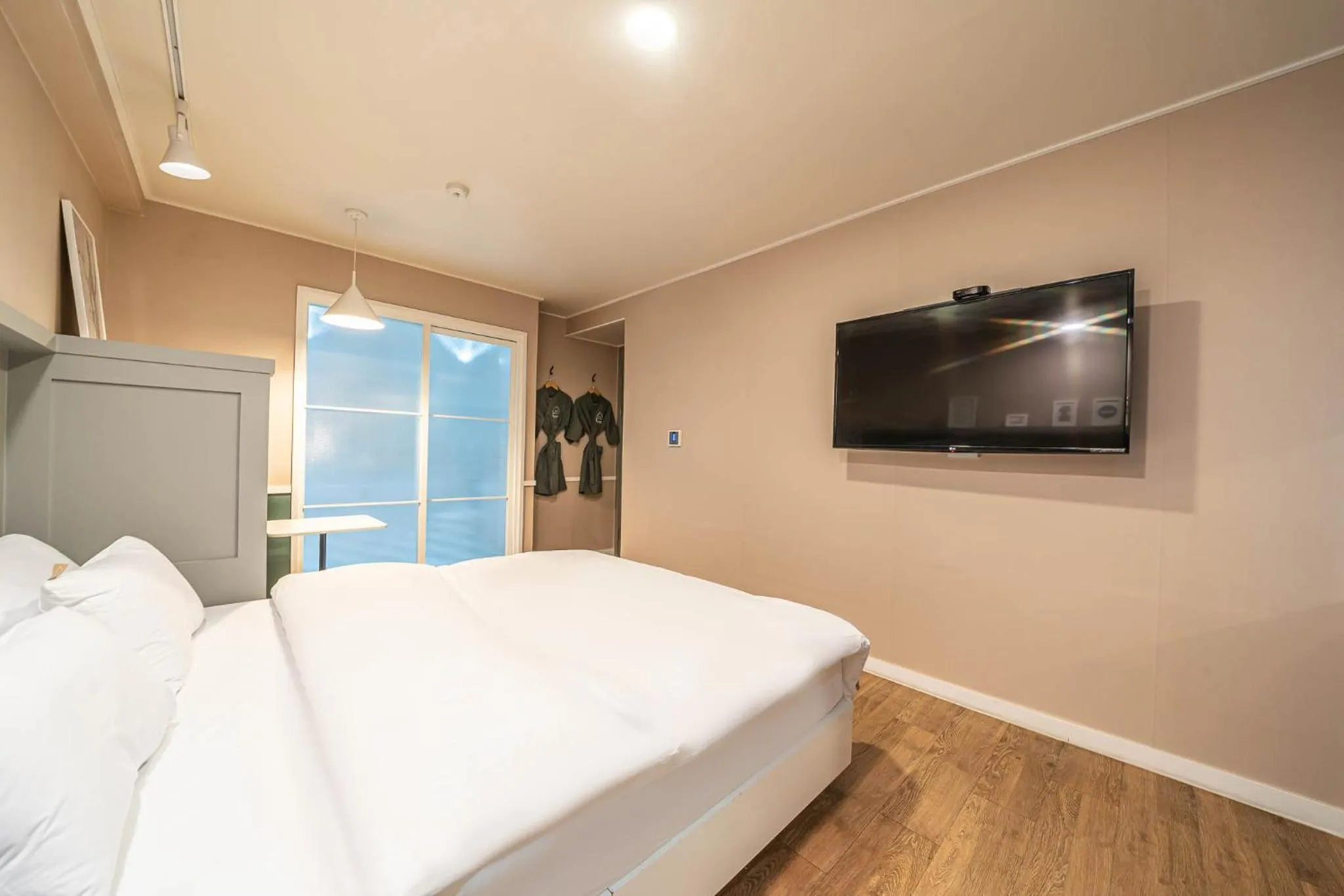 TV and multimedia, Bed in HOTEL STAY AYANA DAEJEON