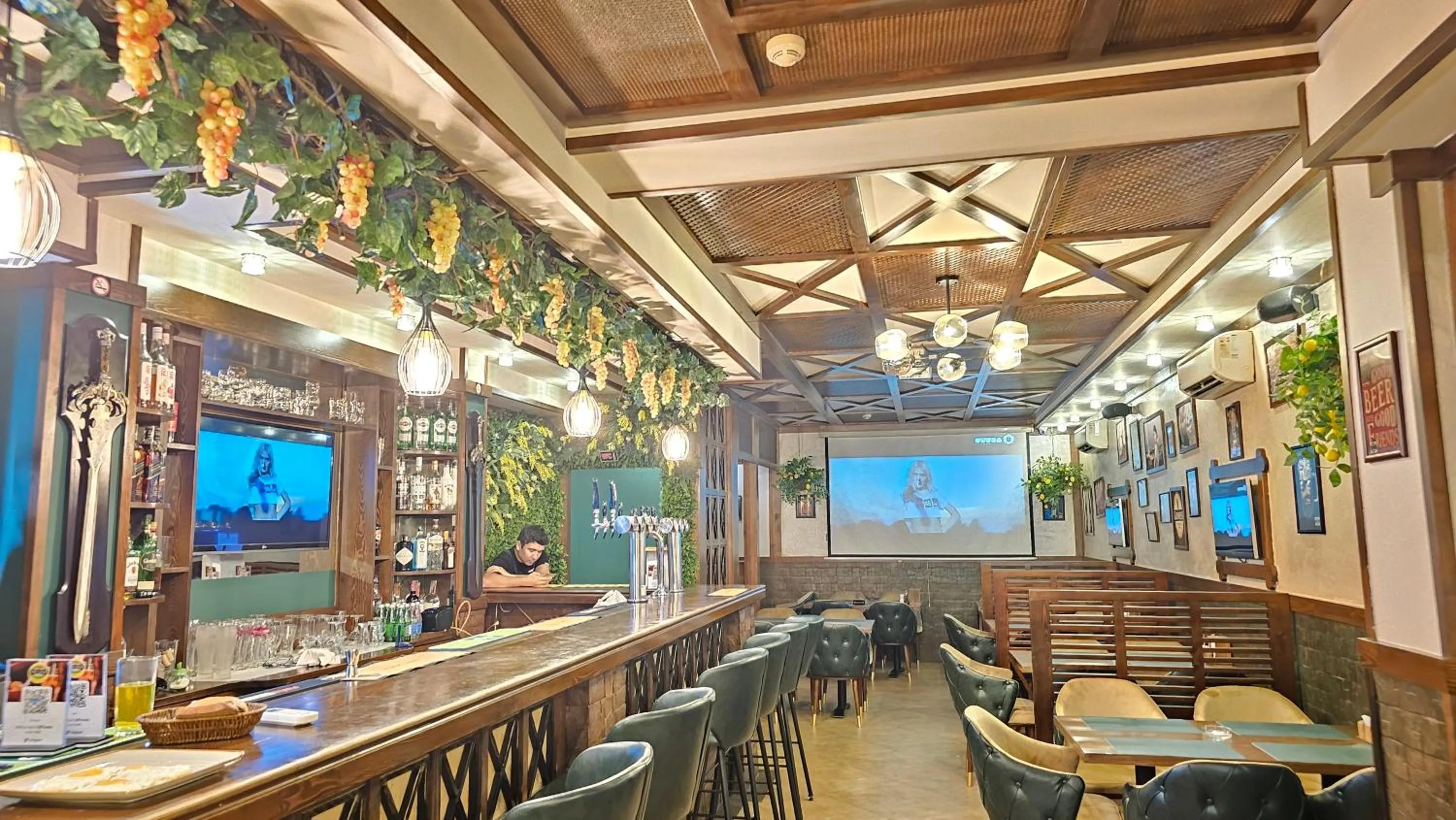 Restaurant/places to eat in Du Port Boutique Hotel