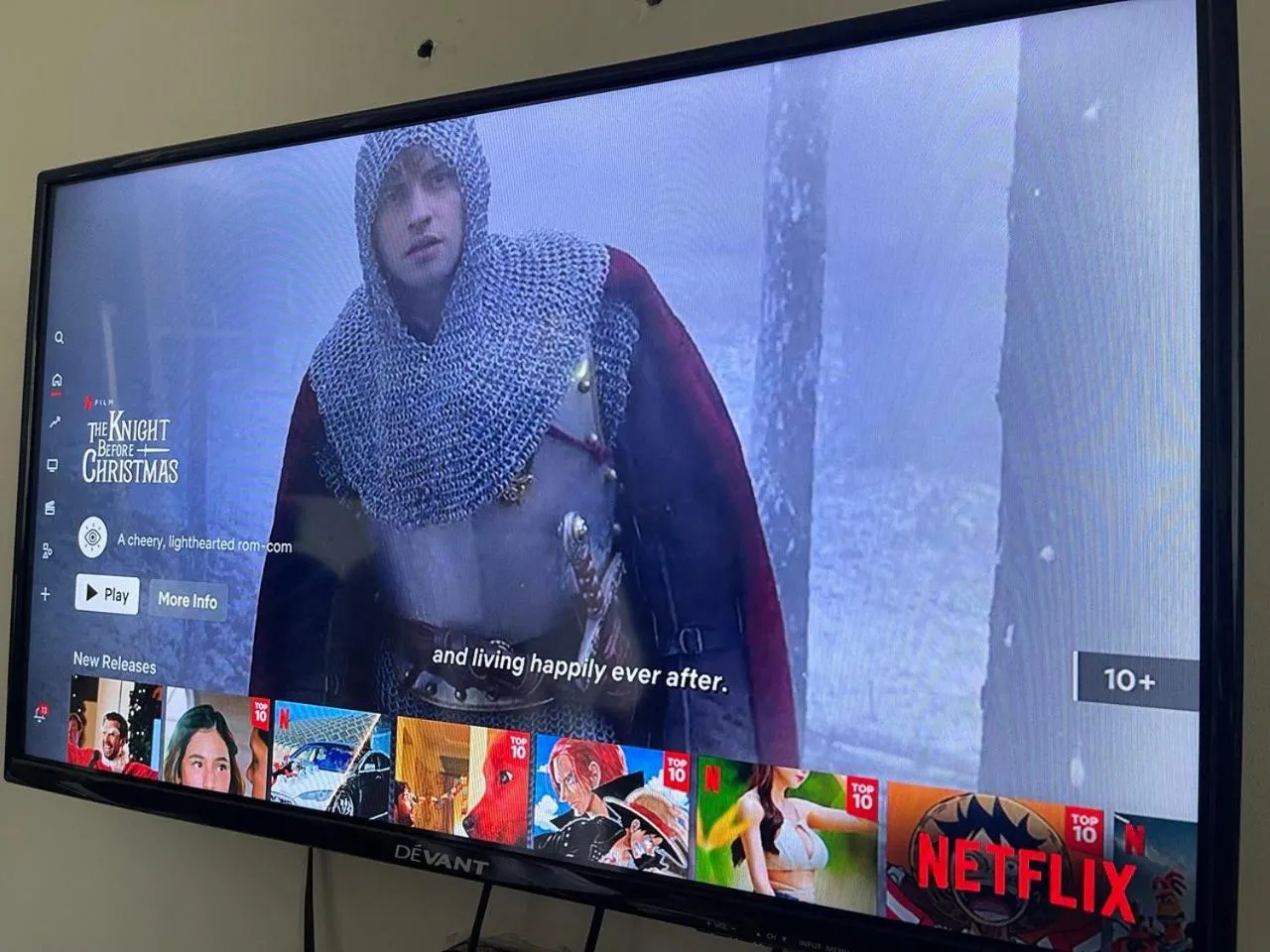 Homey 1BR Acqua Livingstone with Netflix, Pool & Gym