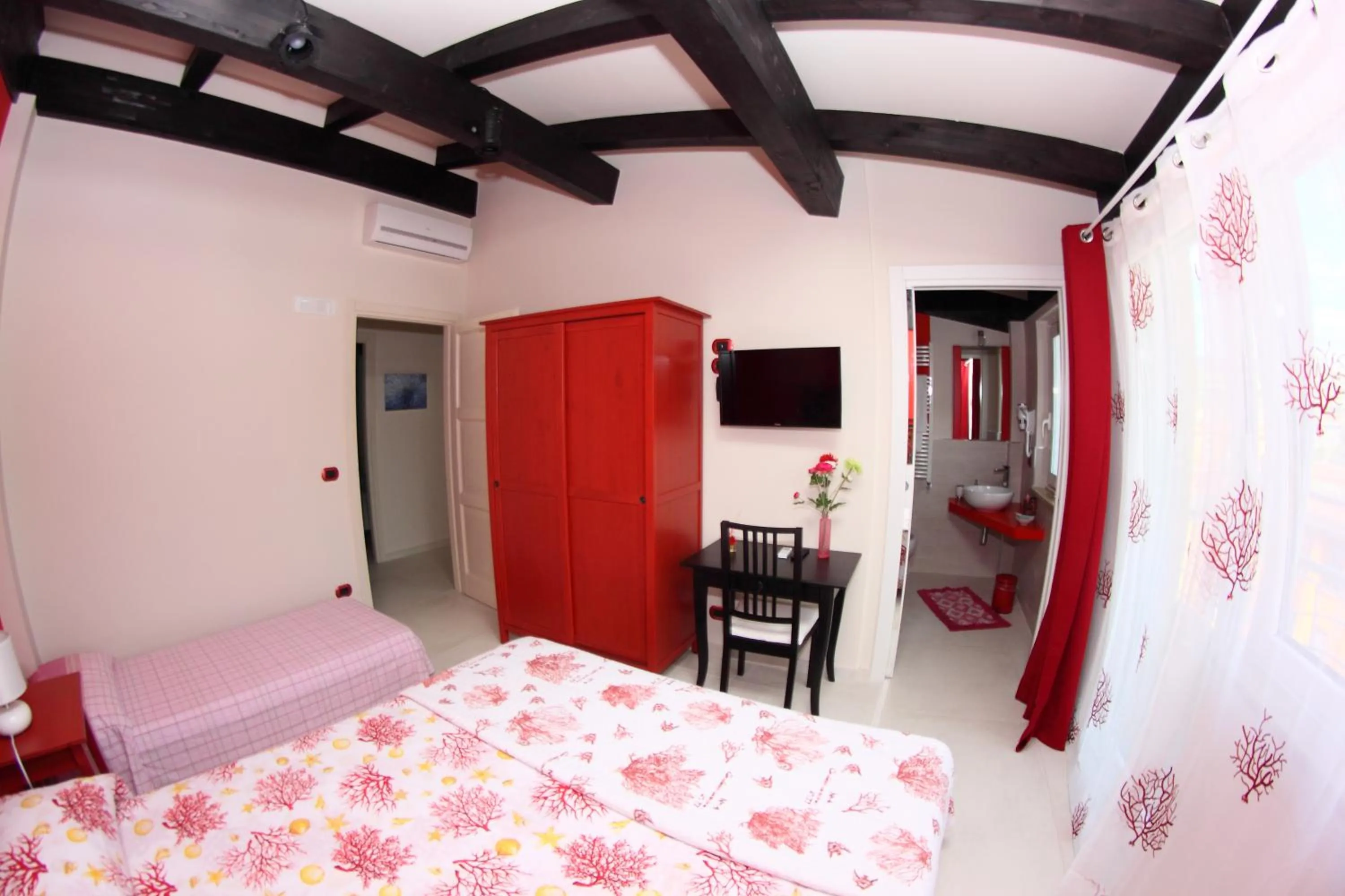 Bed in B&B I Fiori del Mare