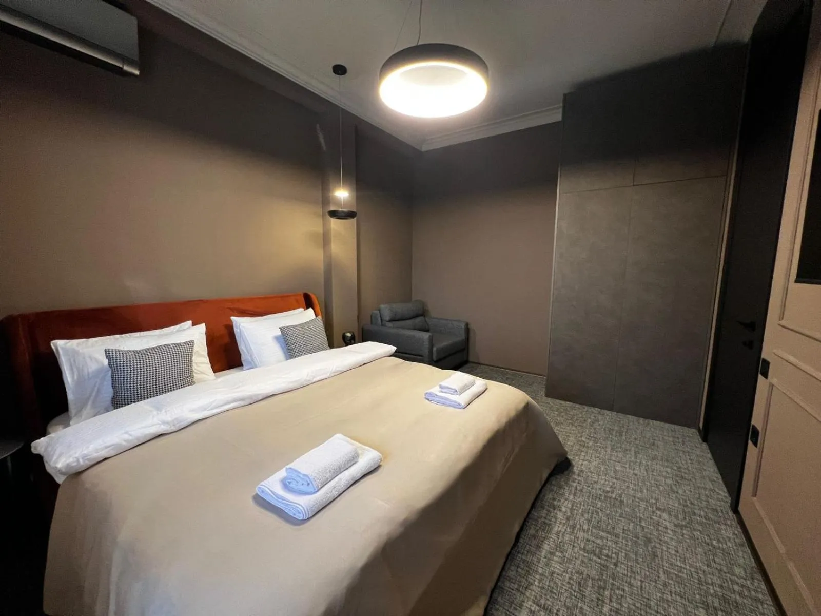 Bed in Apart leitmotif