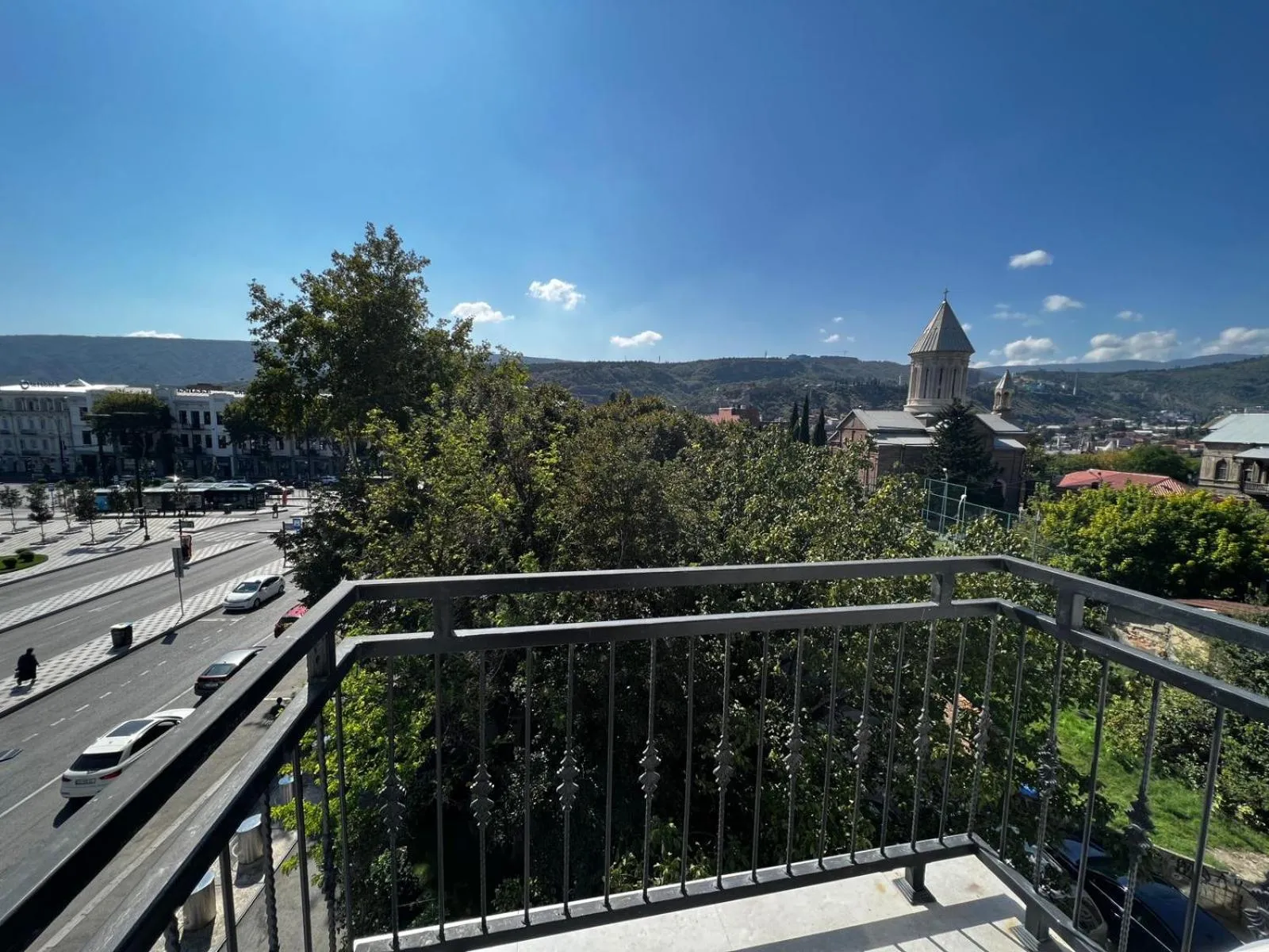 View (from property/room) in Apart leitmotif