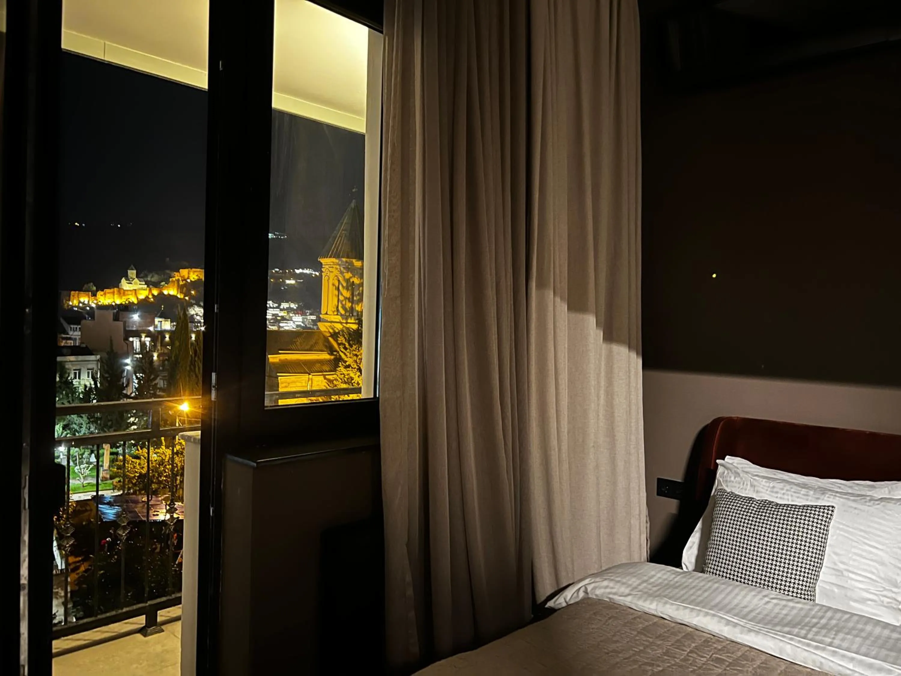 Bedroom, Bed in Apart leitmotif