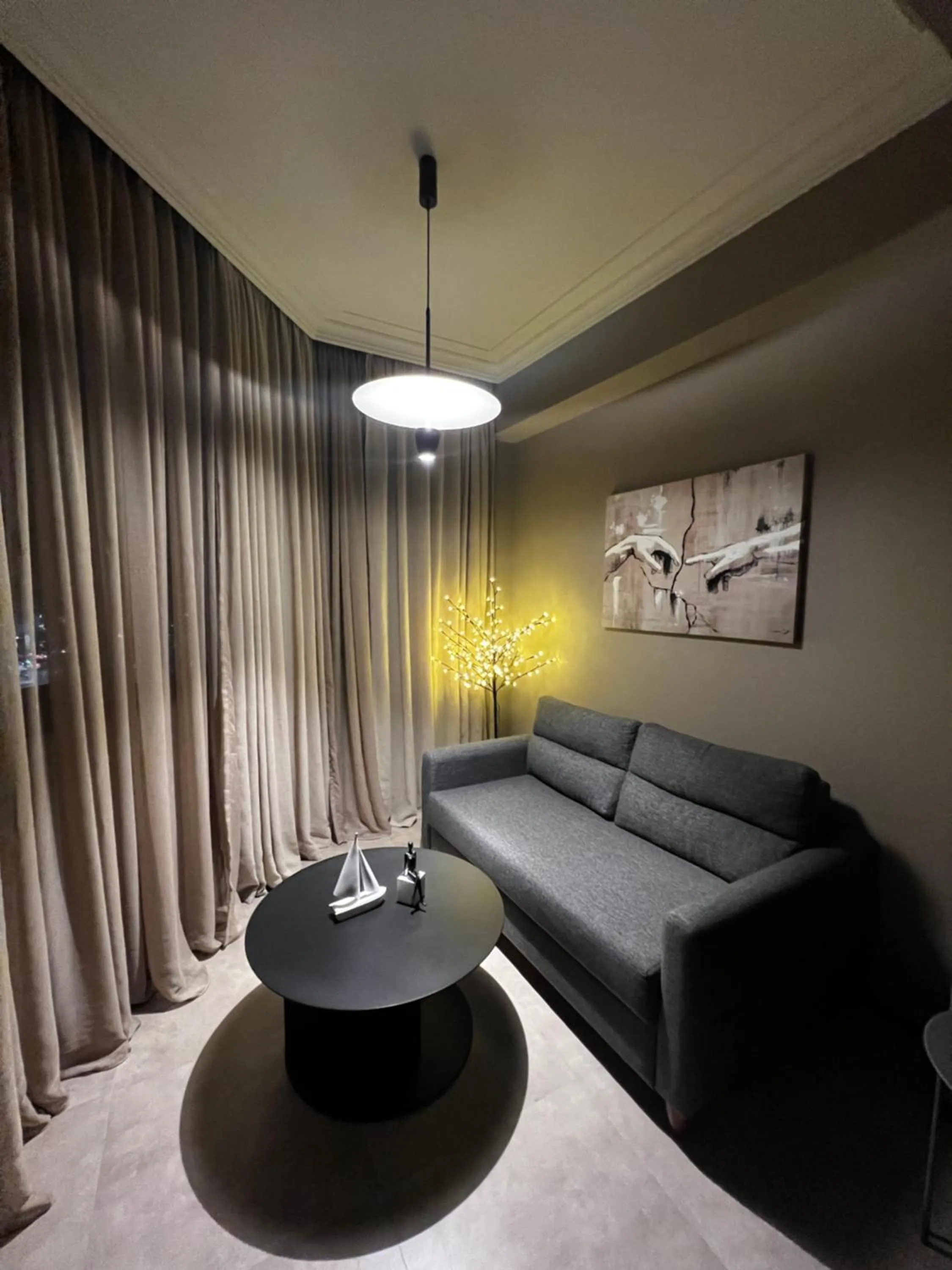 Seating area in Apart leitmotif