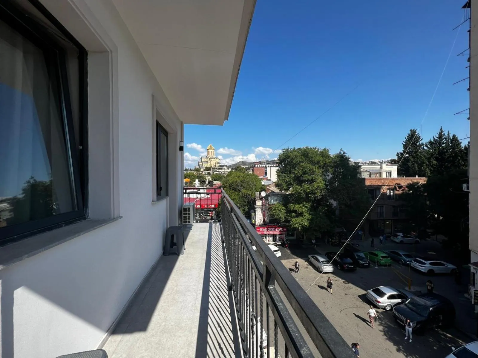 View (from property/room) in Apart leitmotif