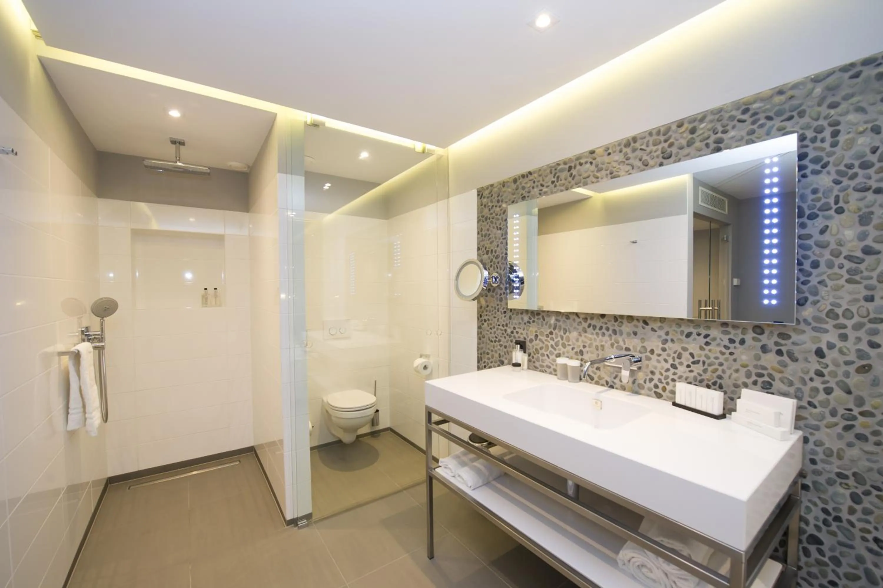 Bathroom in Van der Valk Hotel Sassenheim - Leiden