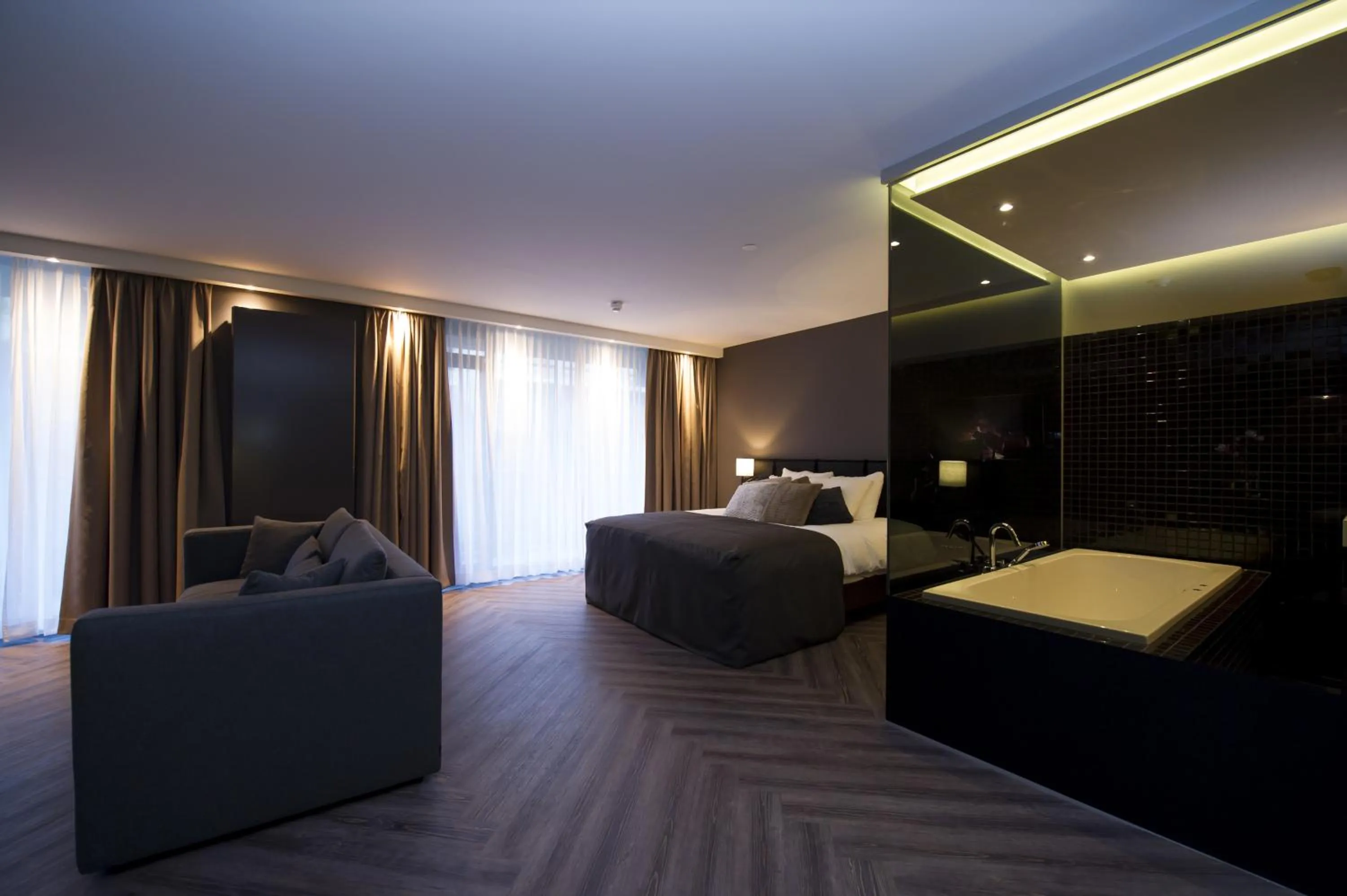 Bathroom, Bed in Van der Valk Hotel Sassenheim - Leiden