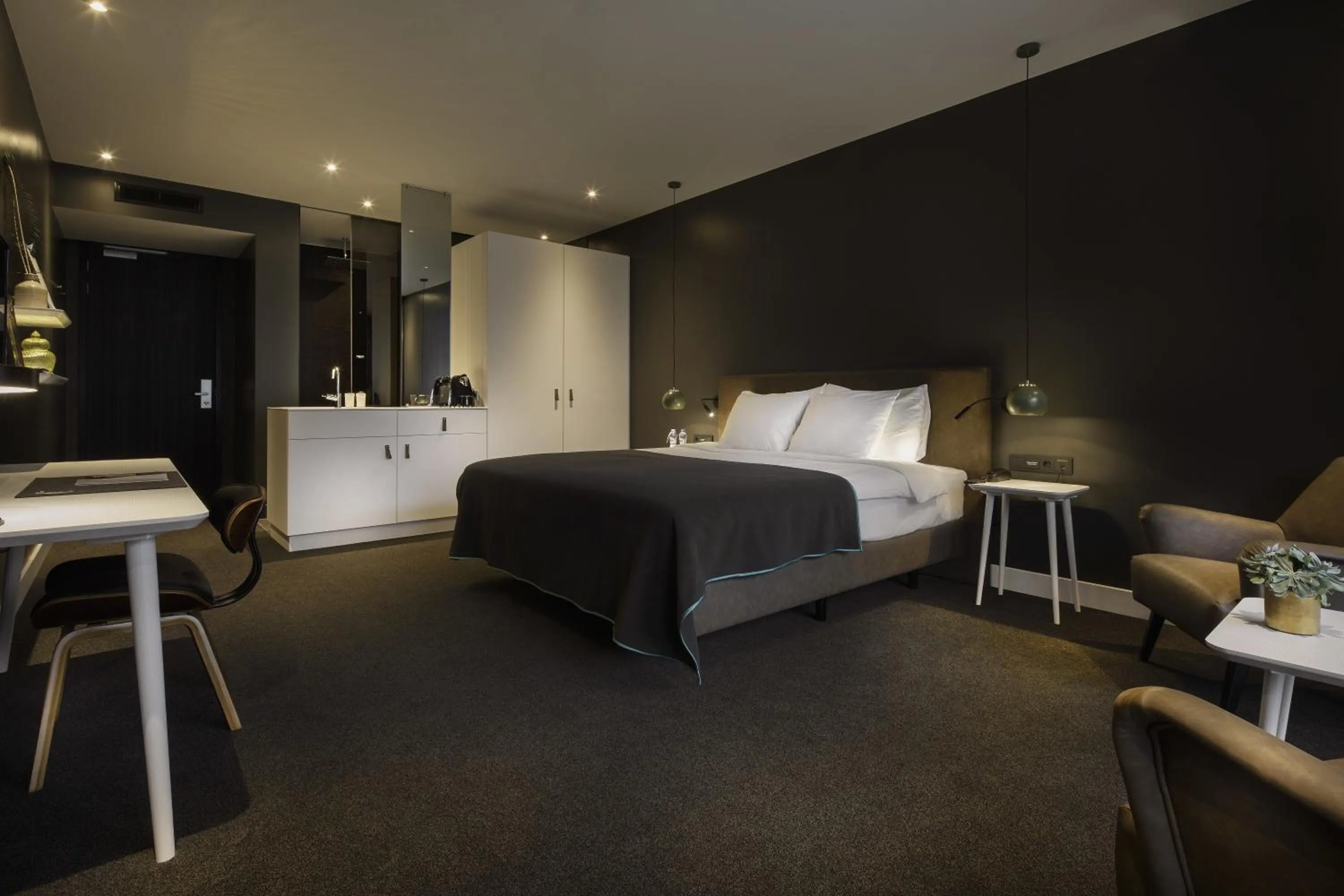 Bathroom, Bed in Van der Valk Hotel Sassenheim - Leiden