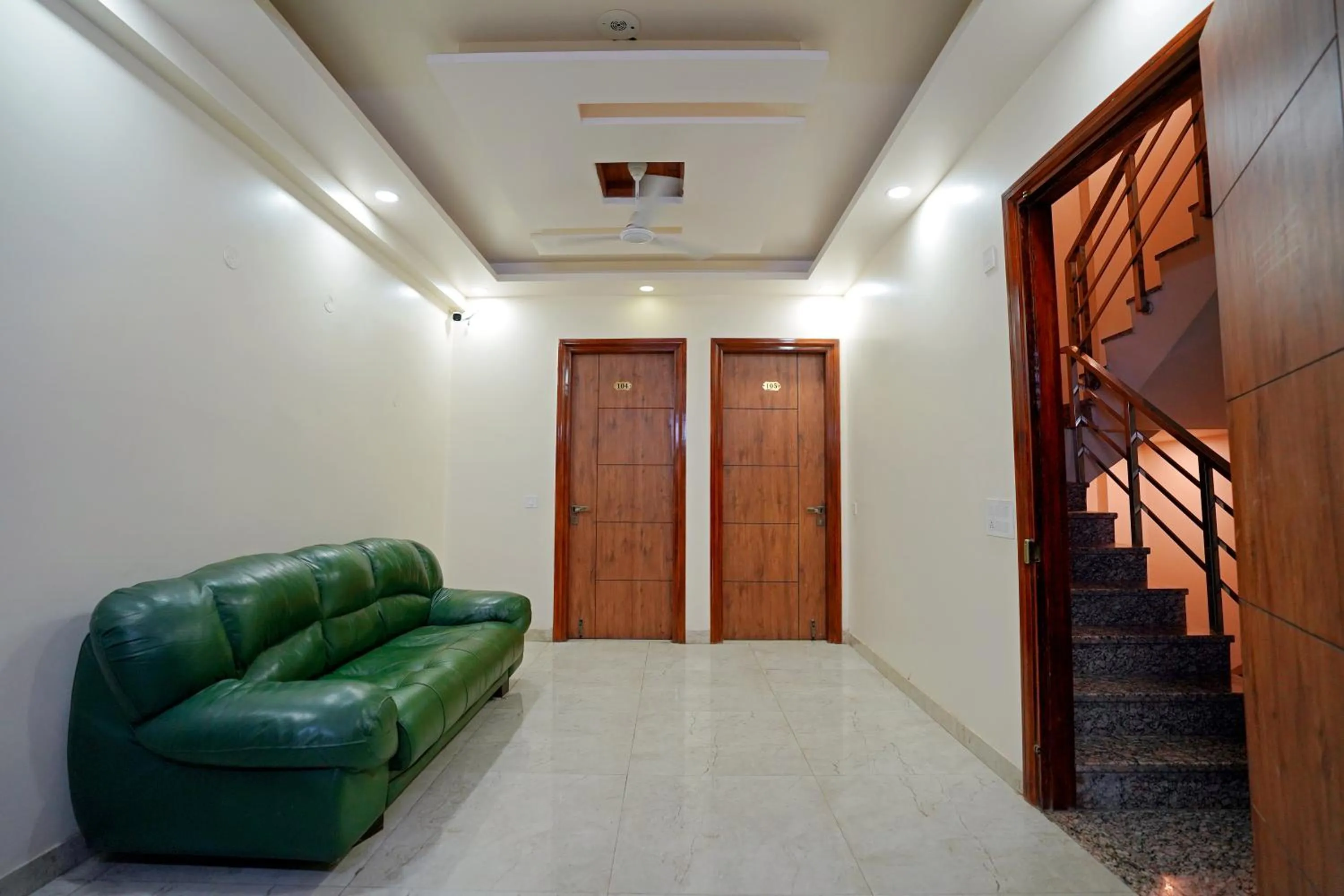 Lobby or reception in Hotel Maharaja Palace Boutique Hotels Near Medanta Medicity Gurgaon