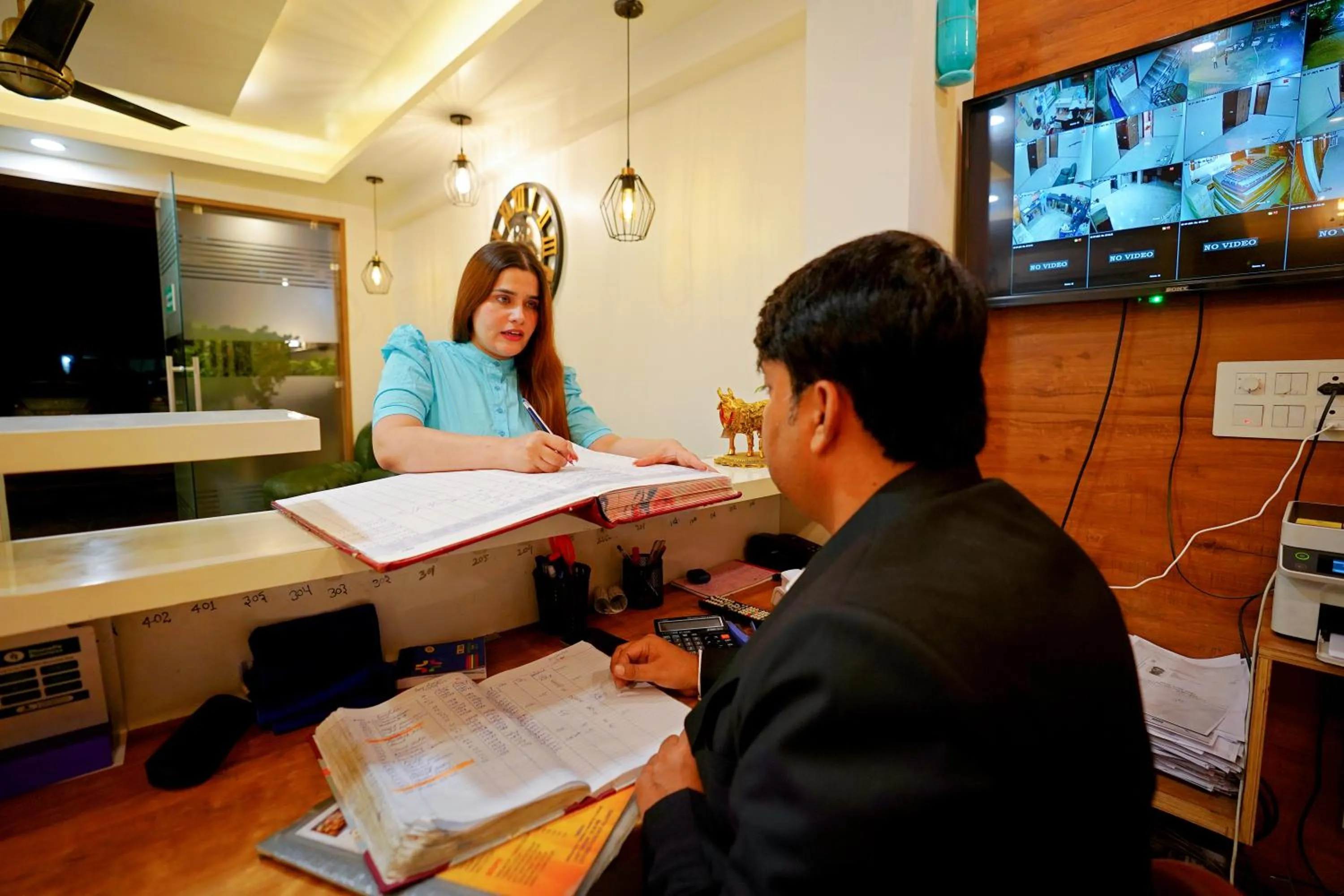 Lobby or reception in Hotel Maharaja Palace Boutique Hotels Near Medanta Medicity Gurgaon