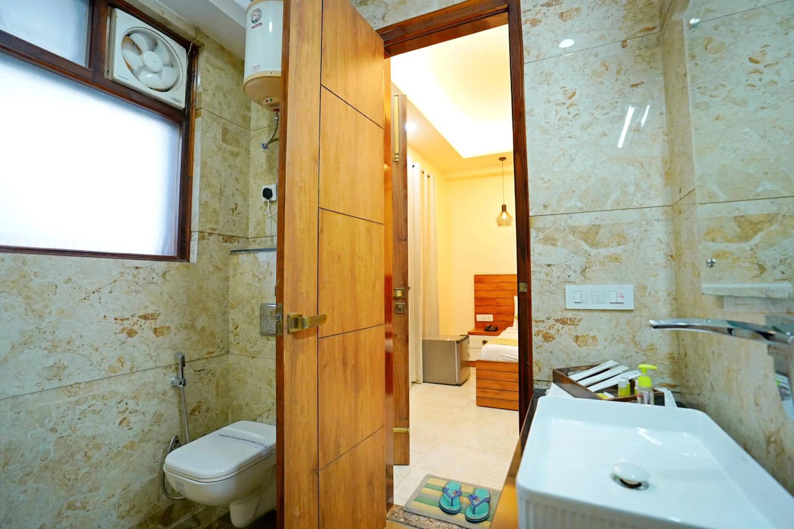 Bathroom in Hotel Maharaja Palace Boutique Hotels Near Medanta Medicity Gurgaon