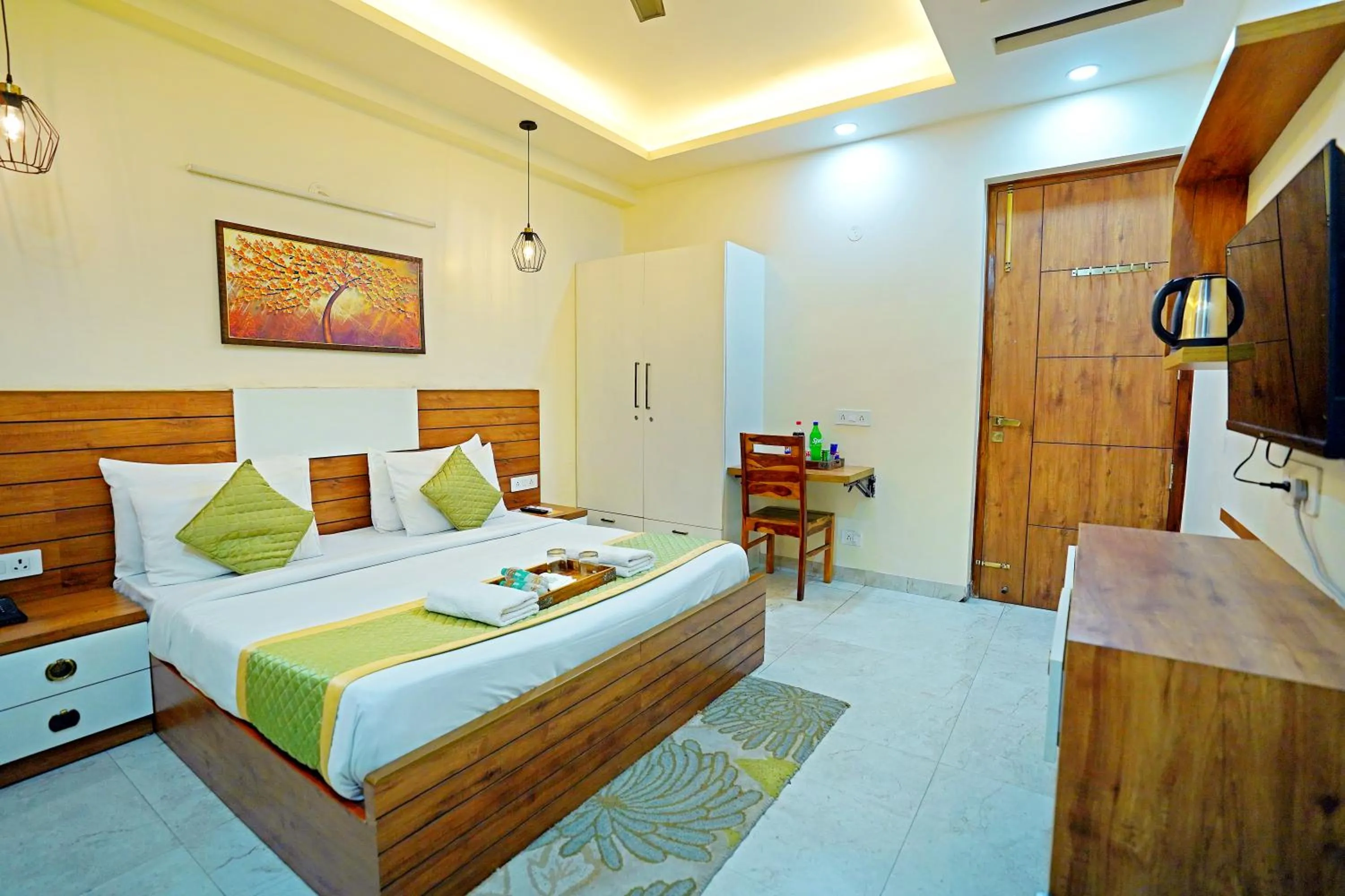 Bed in Hotel Maharaja Palace Boutique Hotels Near Medanta Medicity Gurgaon