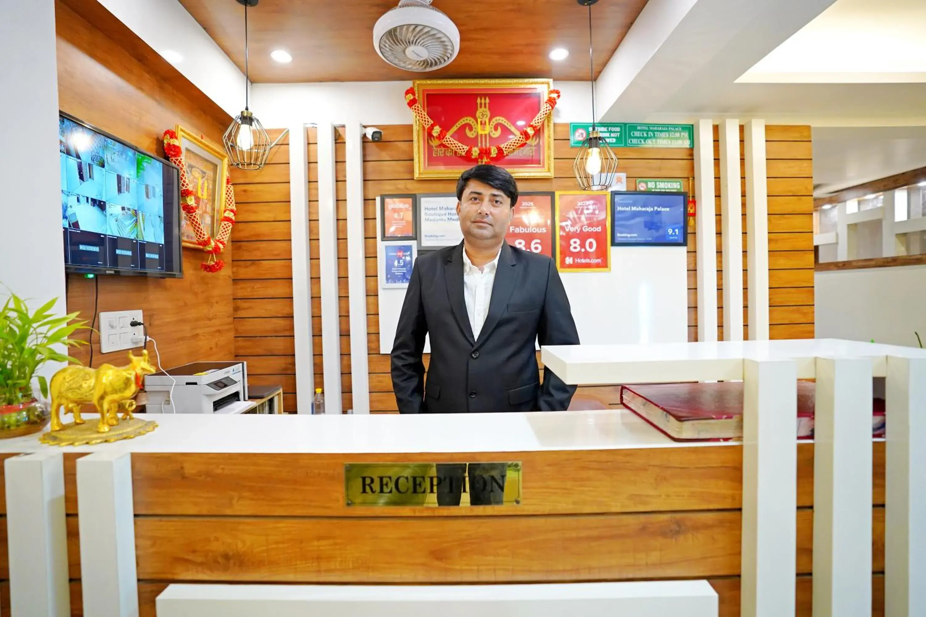 Lobby or reception in Hotel Maharaja Palace Boutique Hotels Near Medanta Medicity Gurgaon Lobby or reception in Hotel Maharaja Palace Boutique Hotels Near Medanta Medicity Gurgaon