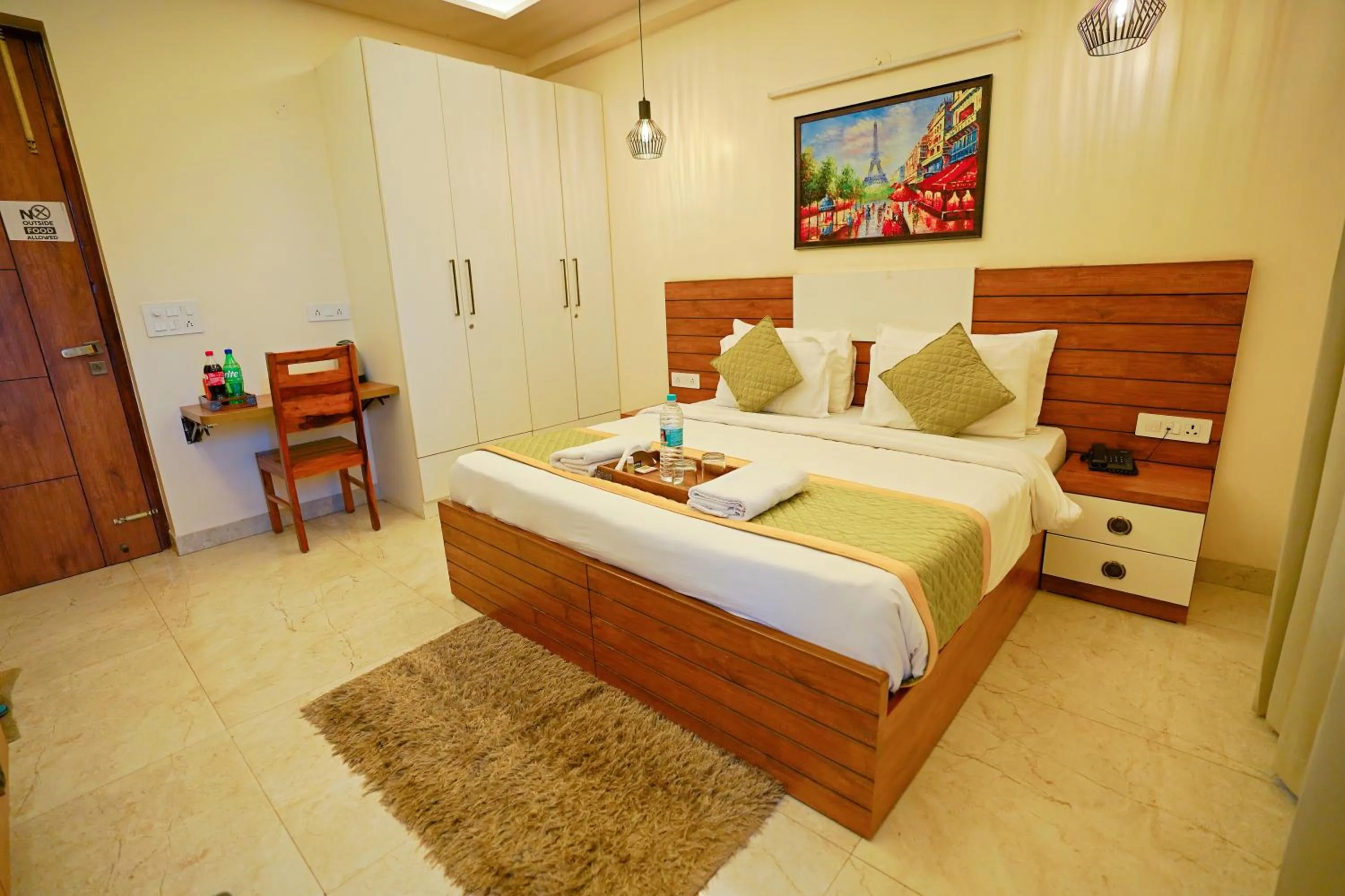 Bedroom, Bed in Hotel Maharaja Palace Boutique Hotels Near Medanta Medicity Gurgaon