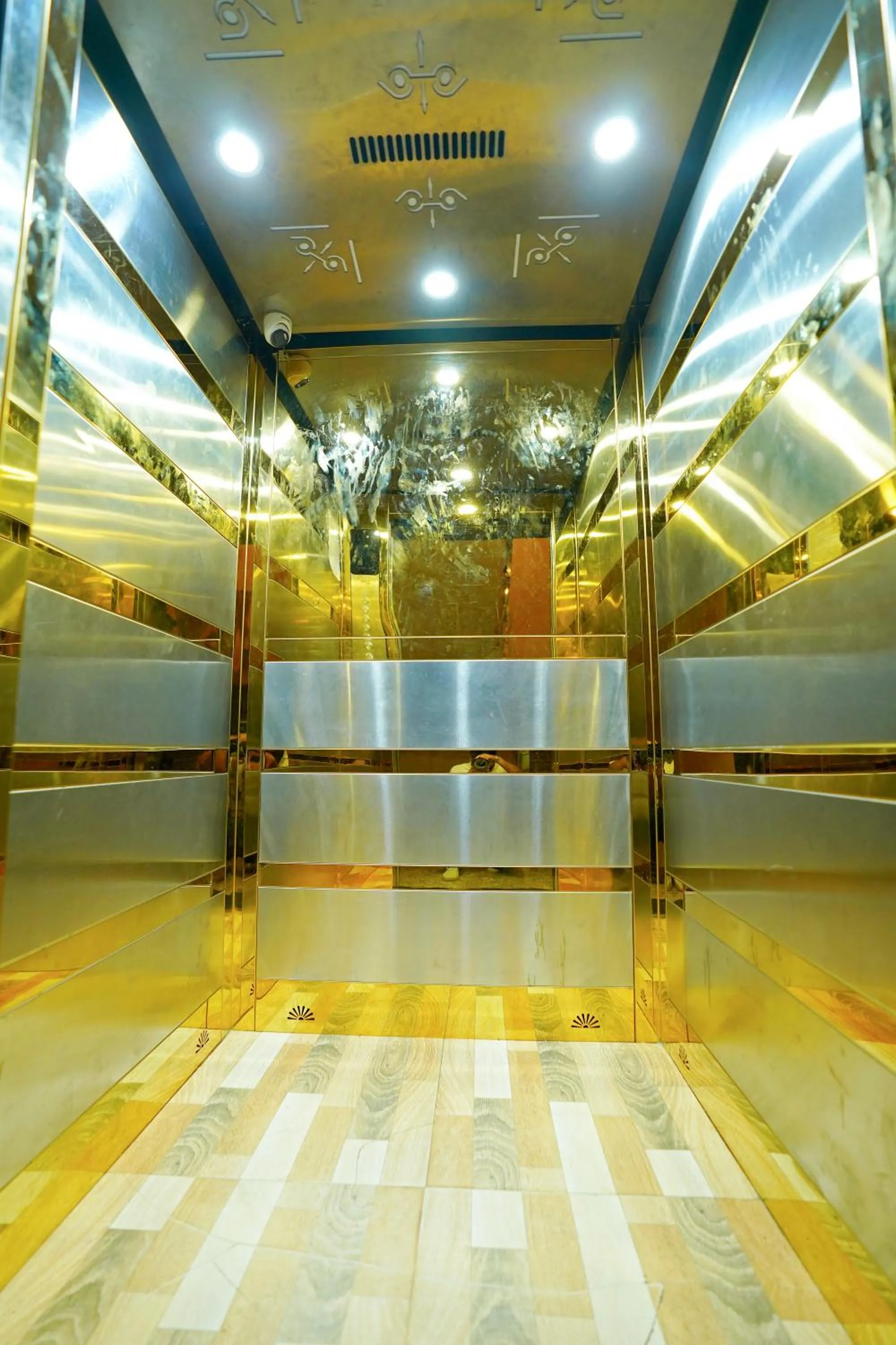 elevator in Hotel Maharaja Palace Boutique Hotels Near Medanta Medicity Gurgaon