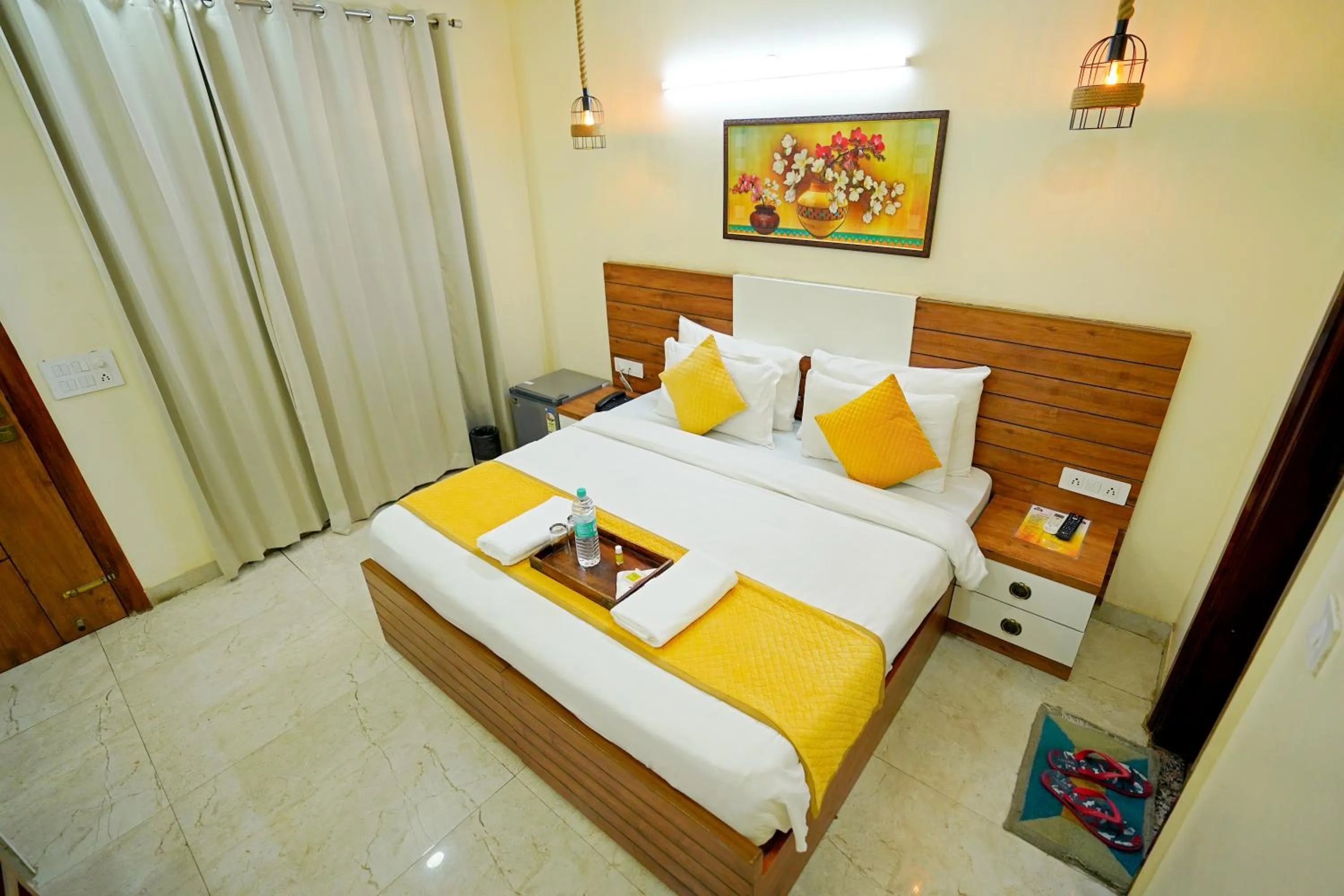 Bed in Hotel Maharaja Palace Boutique Hotels Near Medanta Medicity Gurgaon