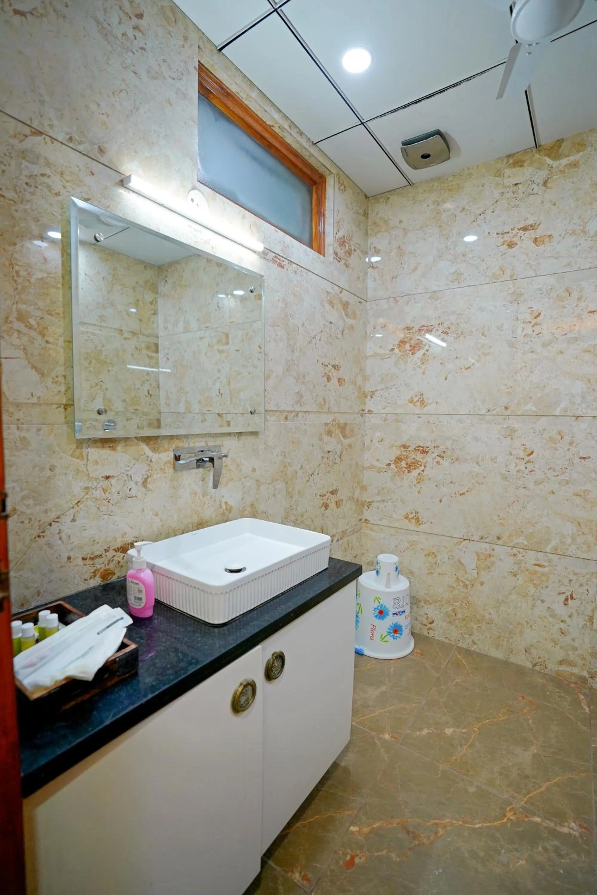 Bathroom in Hotel Maharaja Palace Boutique Hotels Near Medanta Medicity Gurgaon