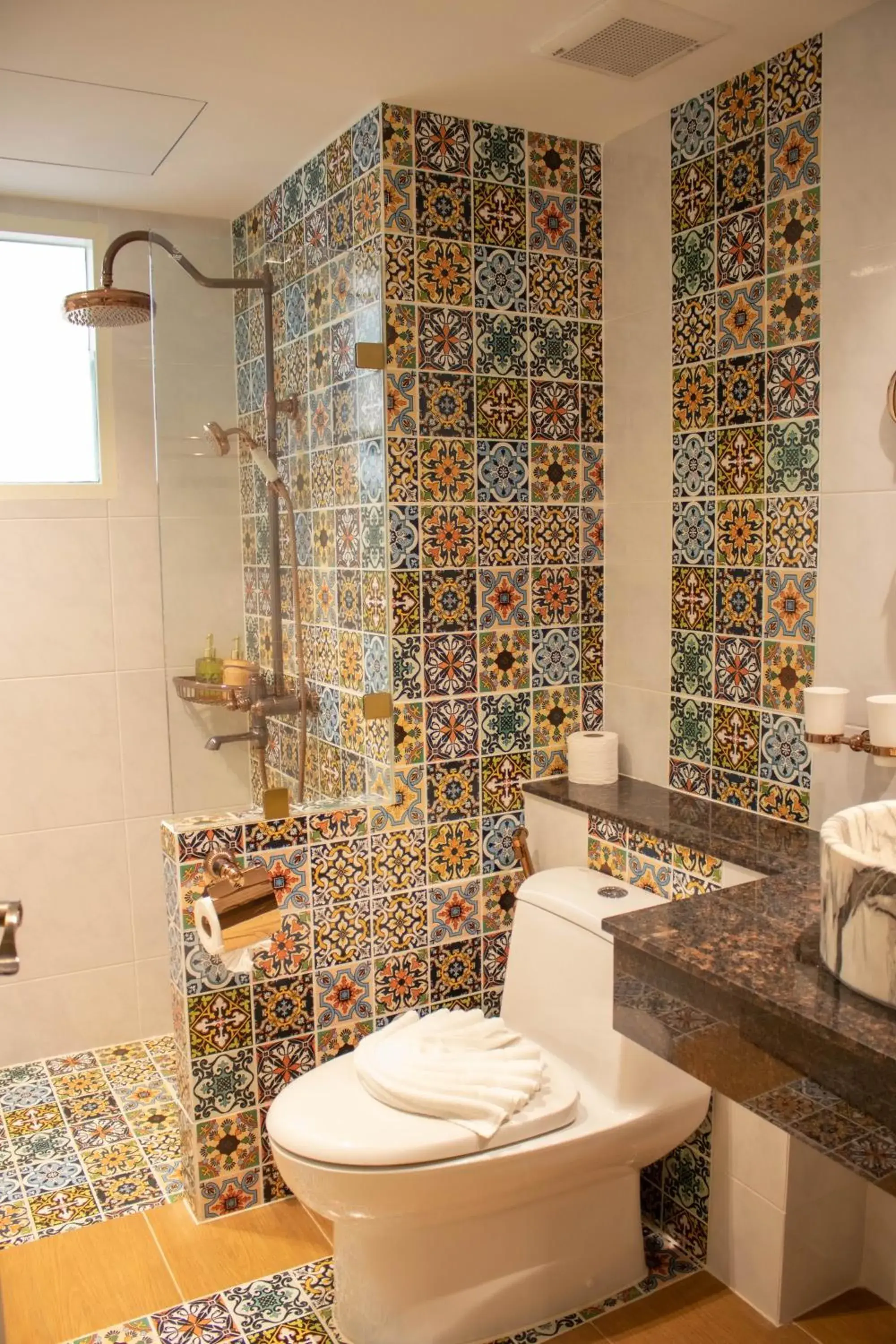 Bathroom in Siri Ratchadamnoen Bangkok Hotel Bathroom in Siri Ratchadamnoen Bangkok Hotel