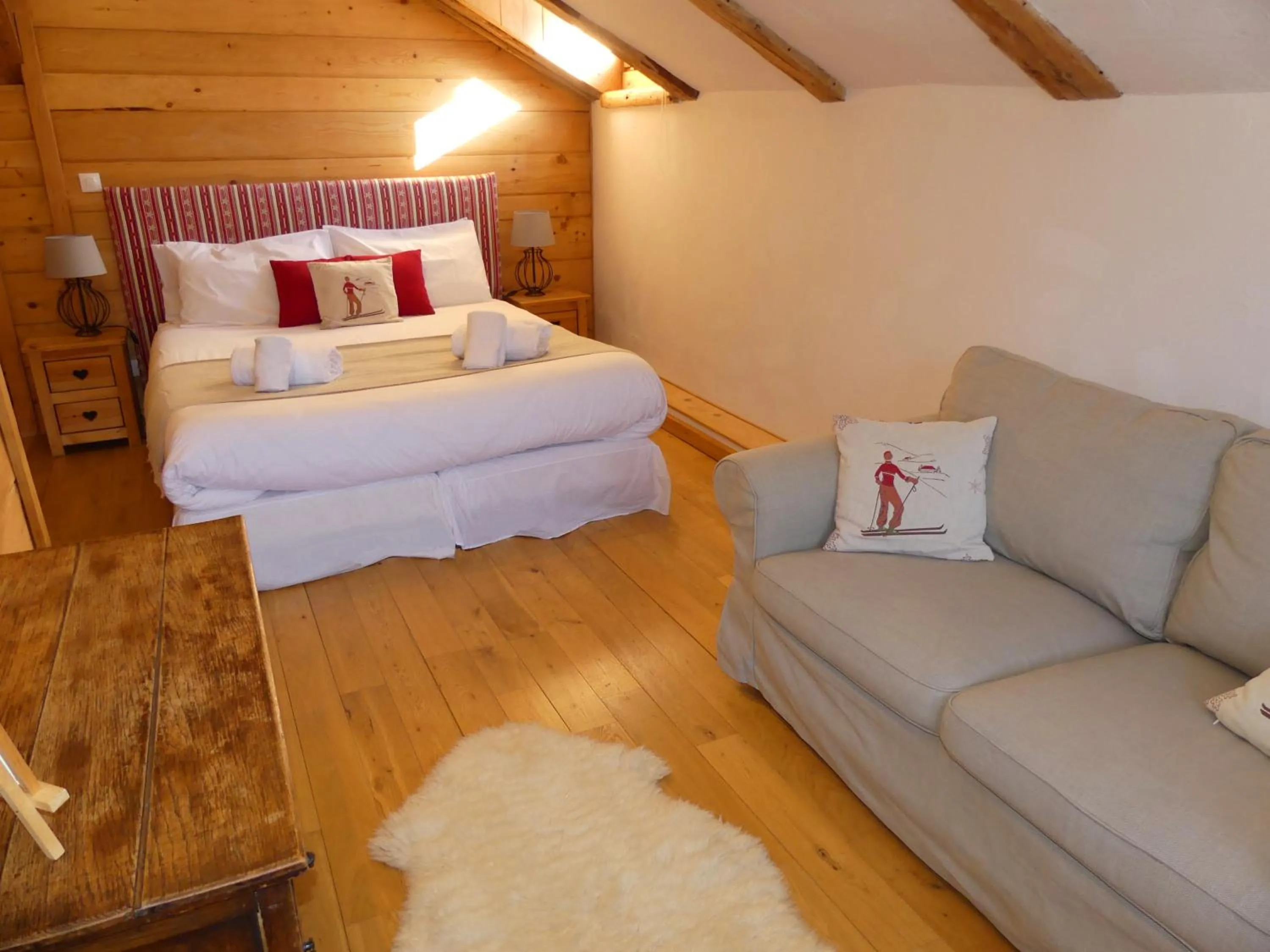 Bed in La Chaumiere - Luxury Traditional Chalet, Châtel
