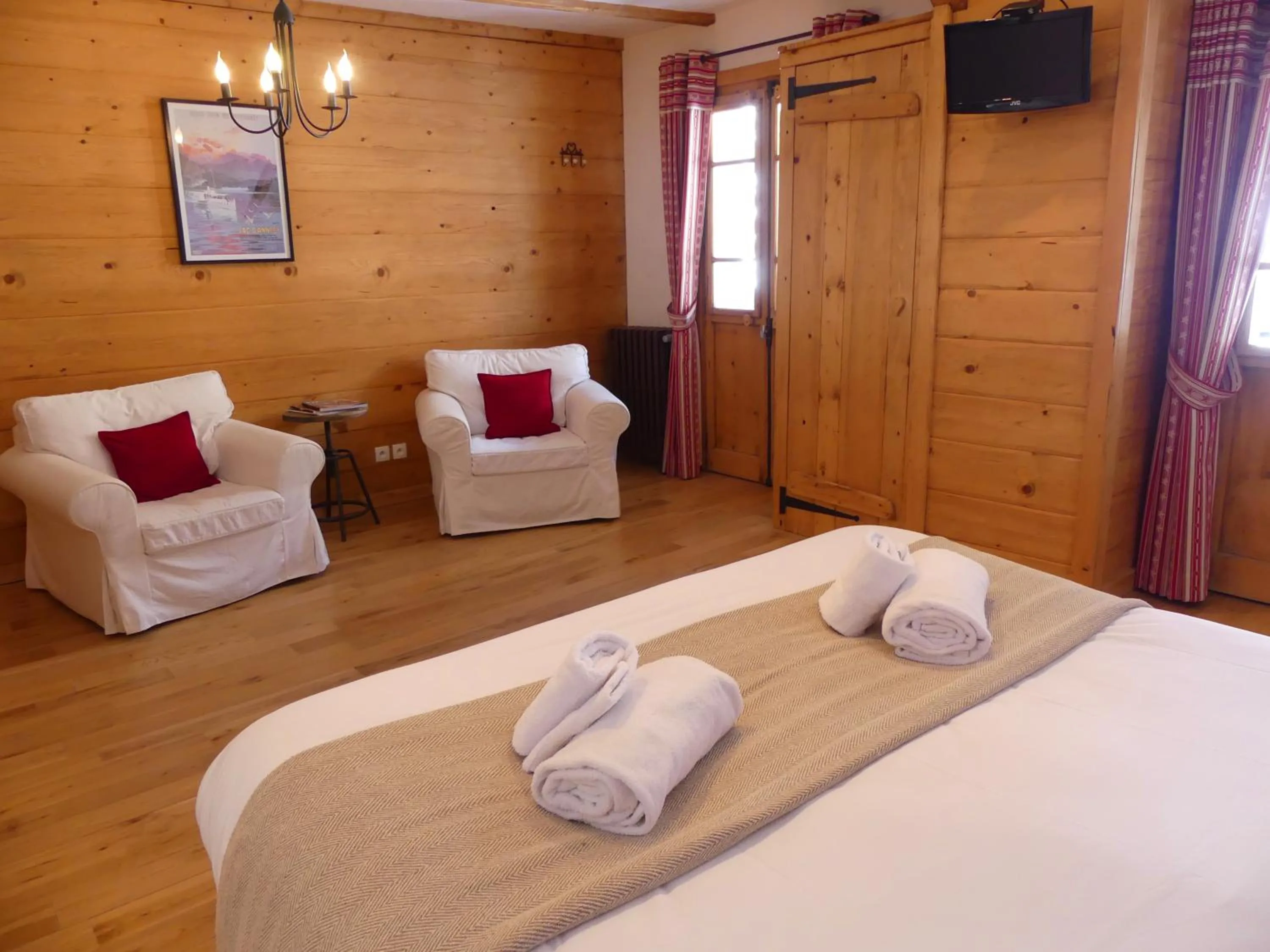 TV and multimedia, Bed in La Chaumiere - Luxury Traditional Chalet, Châtel