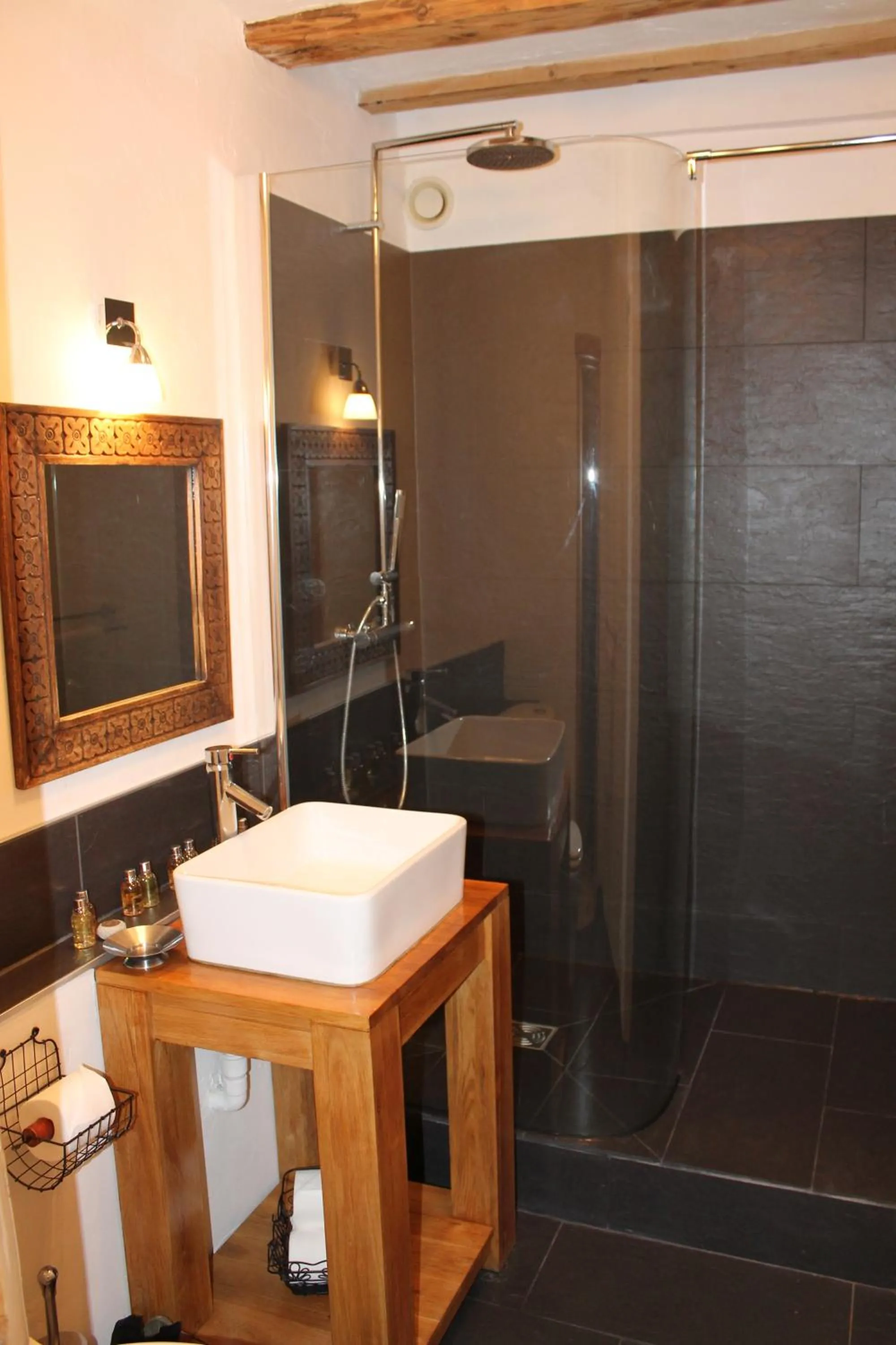Shower in La Chaumiere - Luxury Traditional Chalet, Châtel