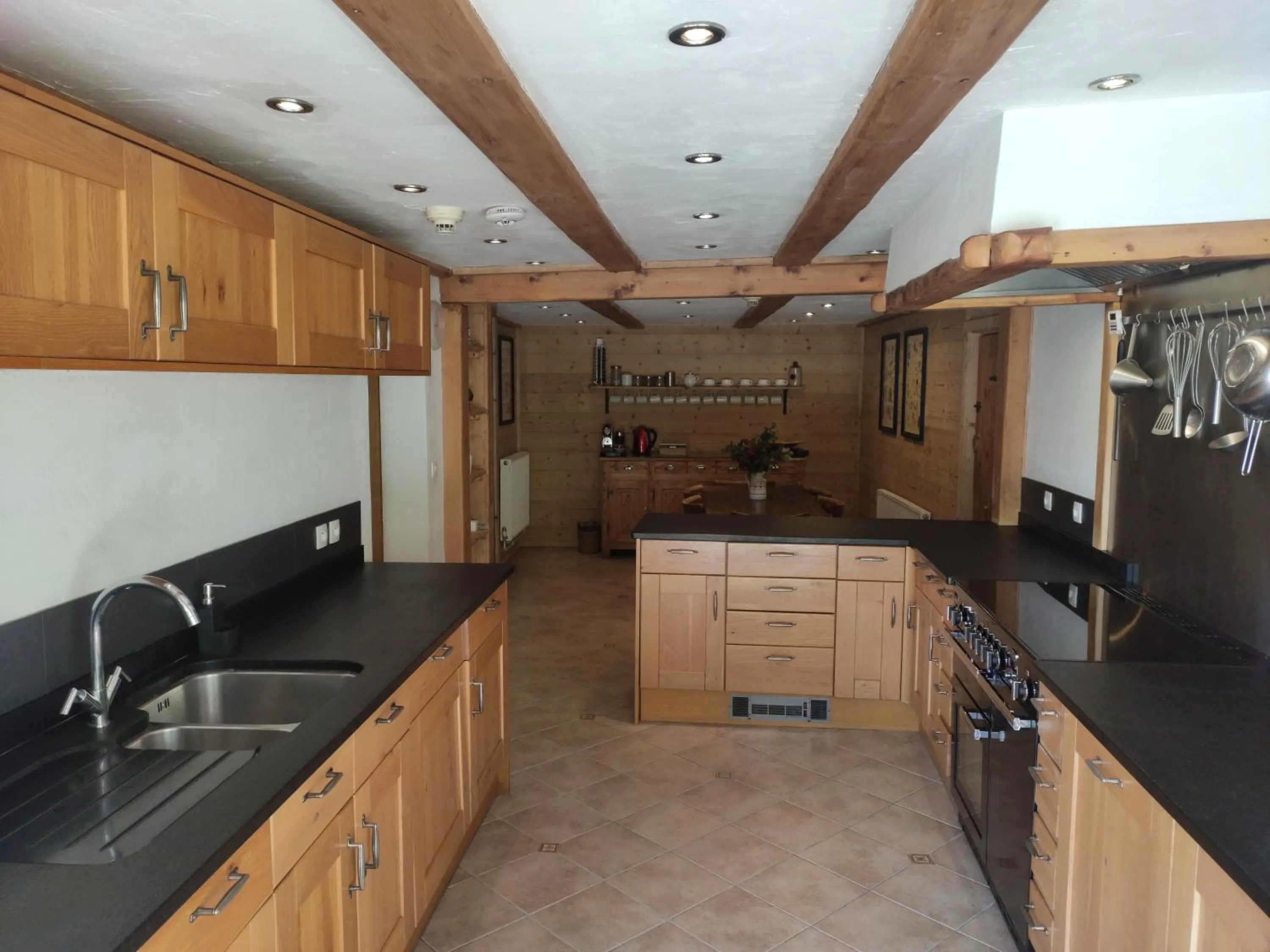 Kitchen or kitchenette in La Chaumiere - Luxury Traditional Chalet, Châtel